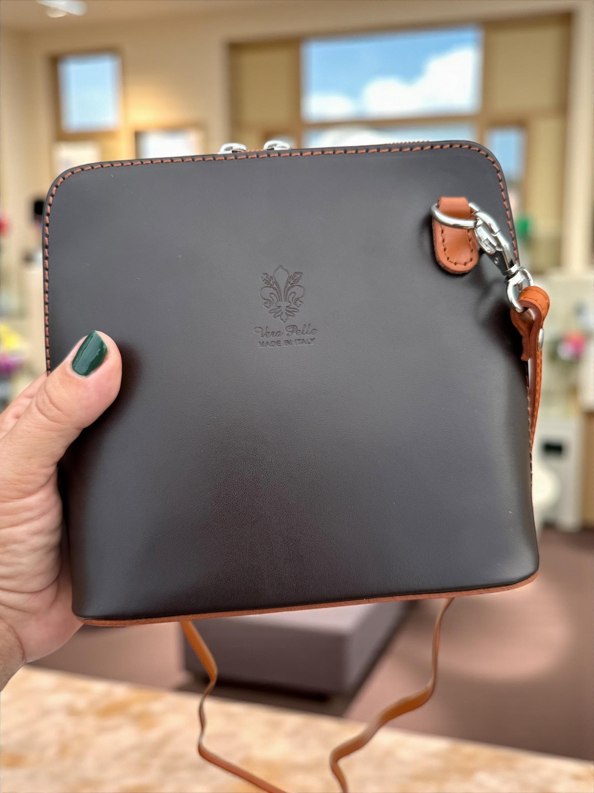 Mini bolso de piel estructurada en tonos tierra