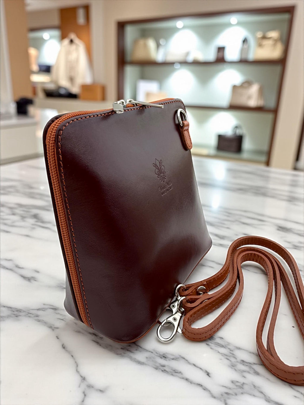 Mini bolso de piel estructurada en tonos tierra