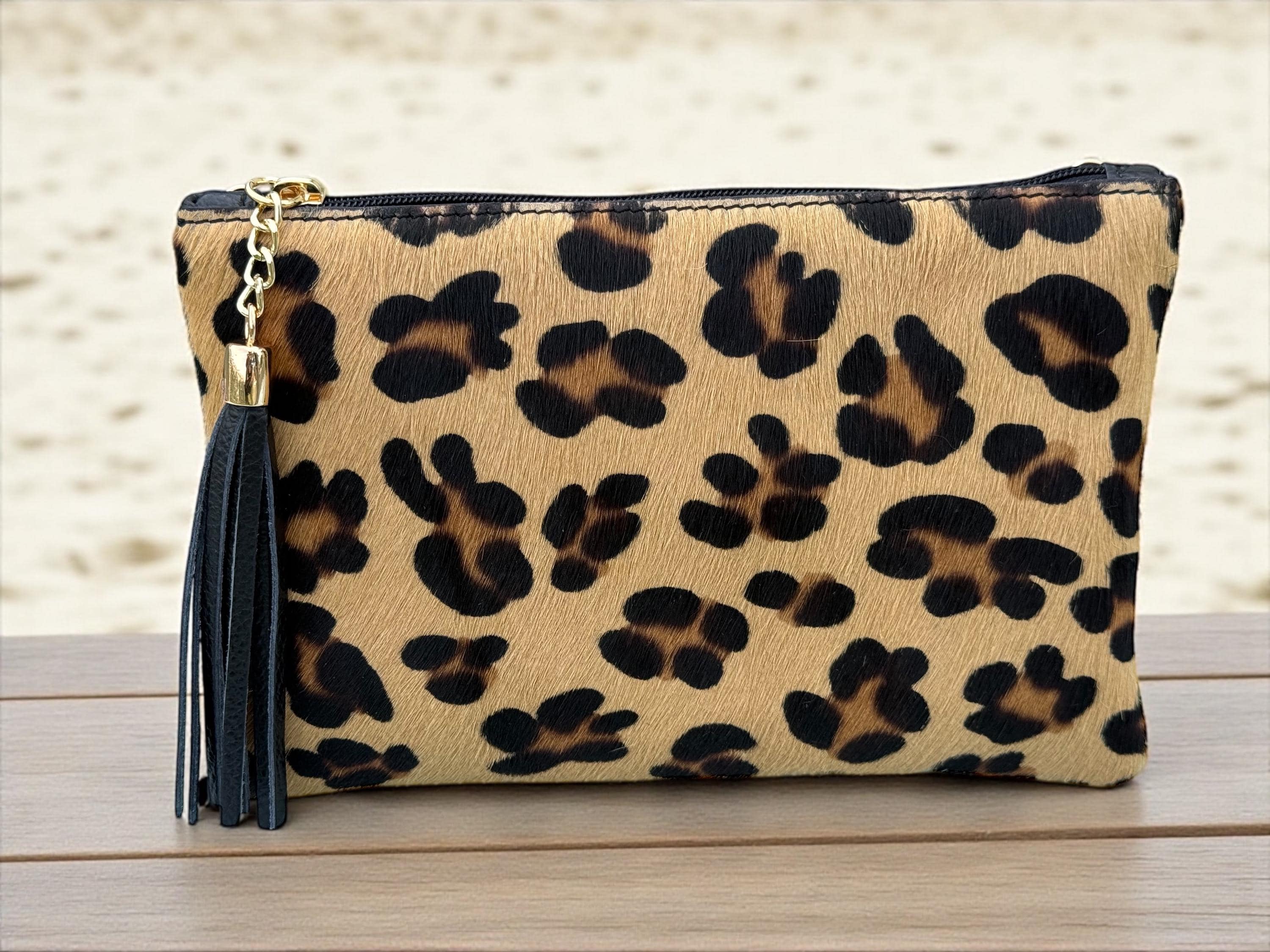 Bolso de mano de piel sintética con estampado de leopardo y pelo de poni, con borla