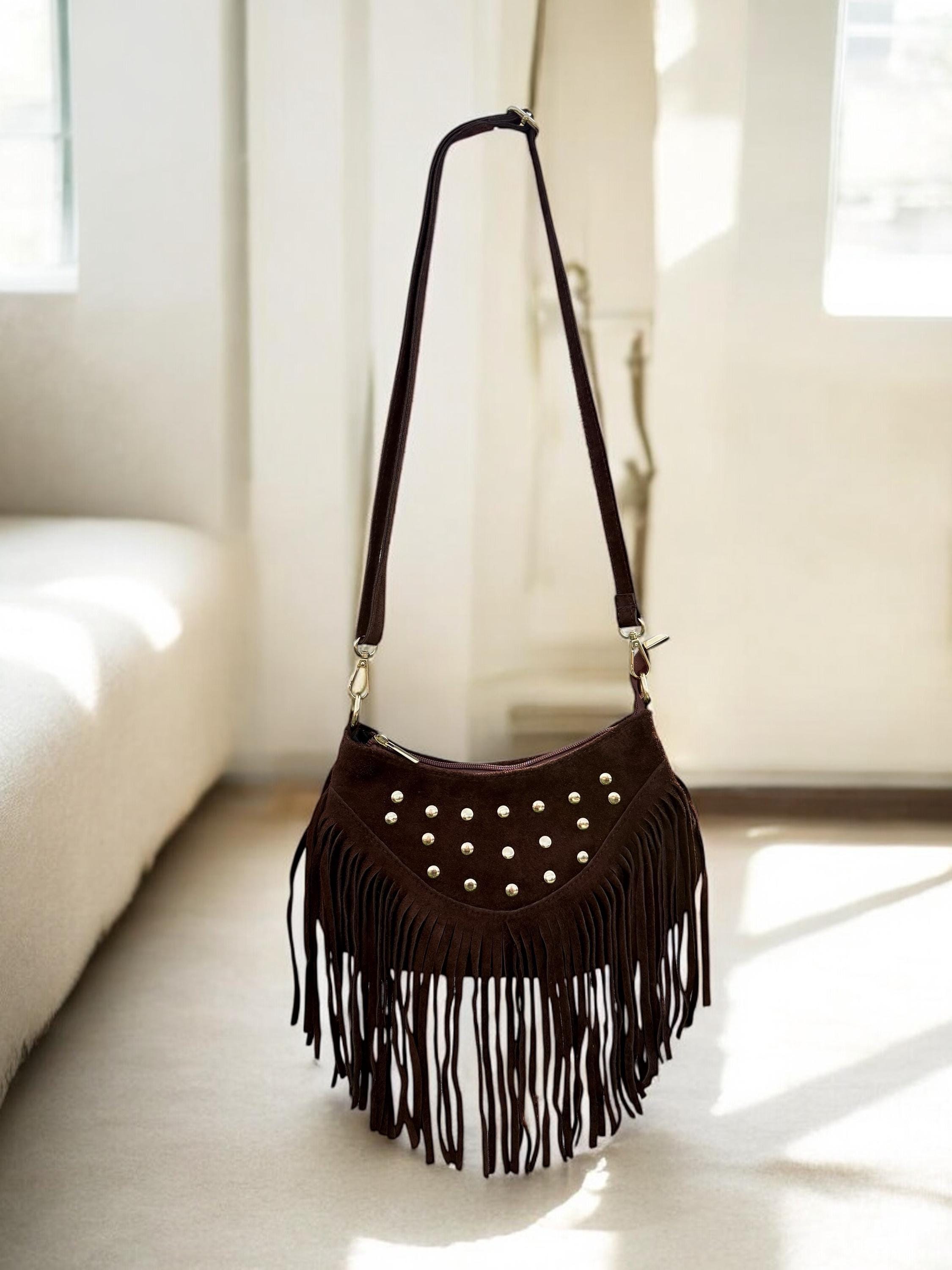 Bolso de ante italiano color chocolate con flecos y tachuelas doradas