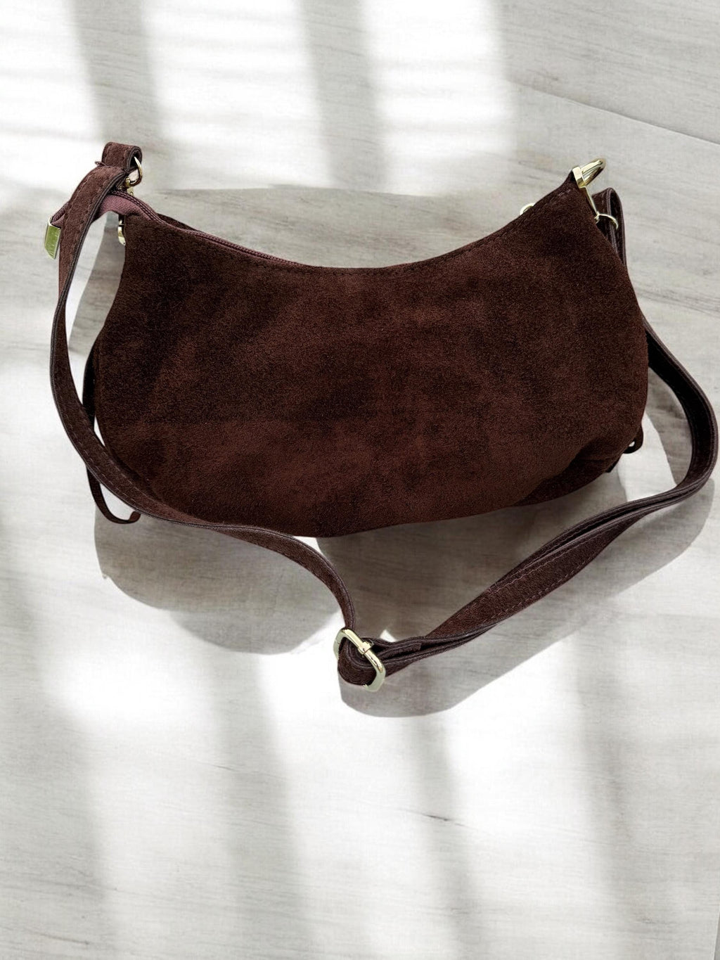 Bolso de ante italiano color chocolate con flecos y tachuelas doradas