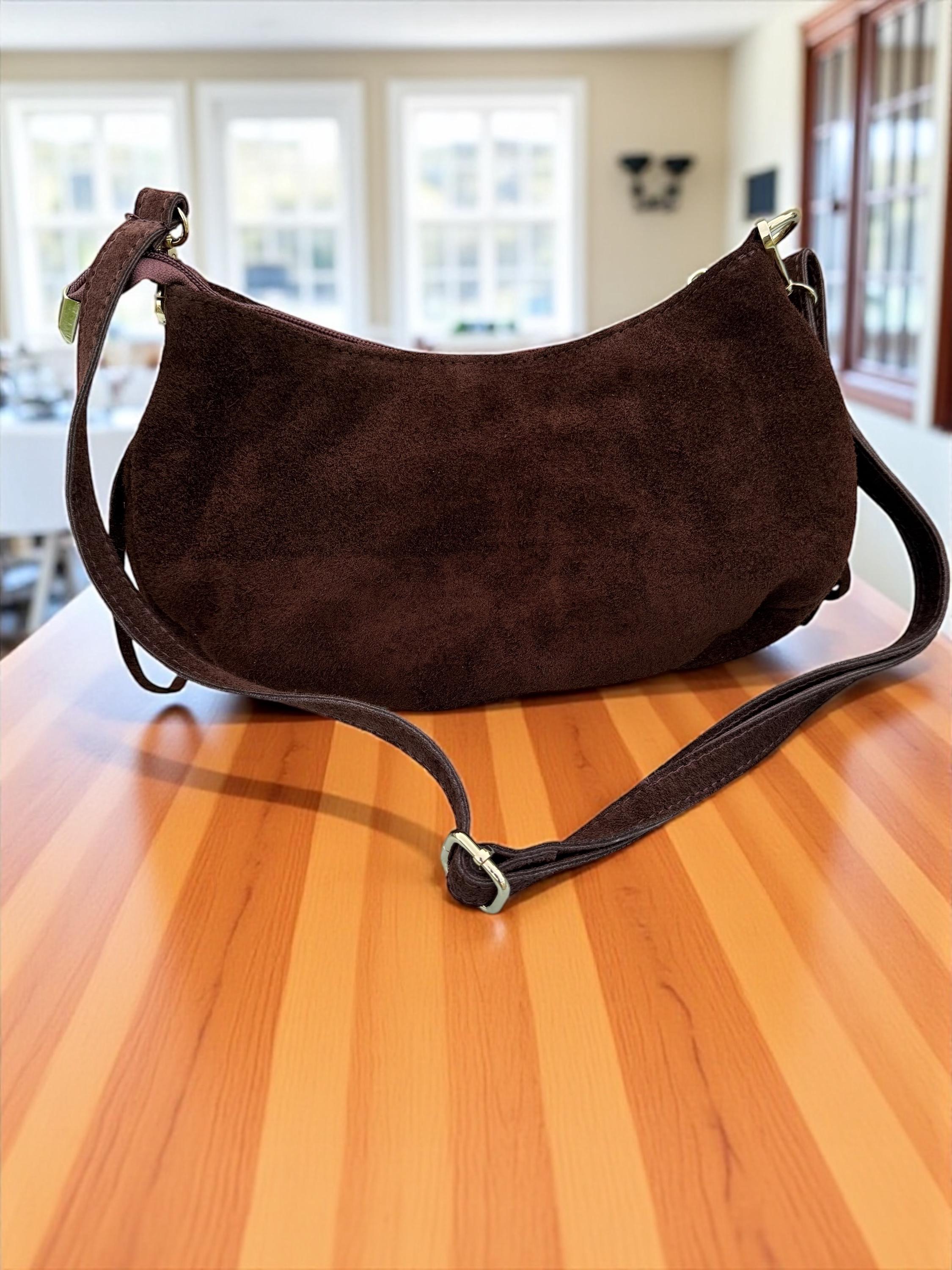 Bolso de ante italiano color chocolate con flecos y tachuelas doradas