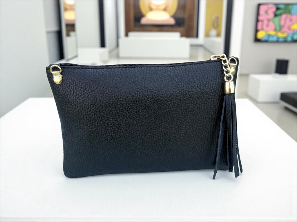 Clutch con estampado de cebra y borlas