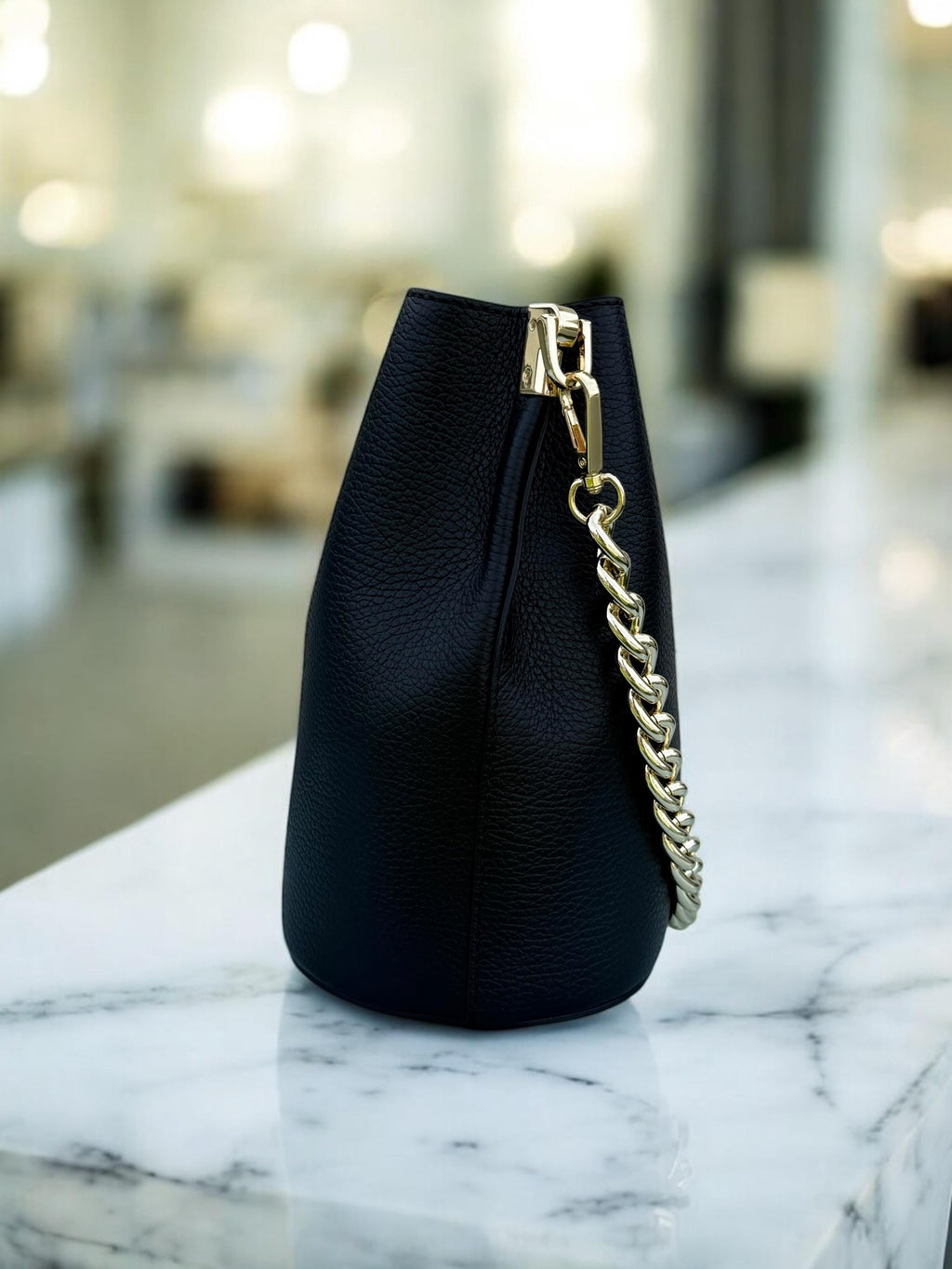 Bolso de cuero tipo bombonera