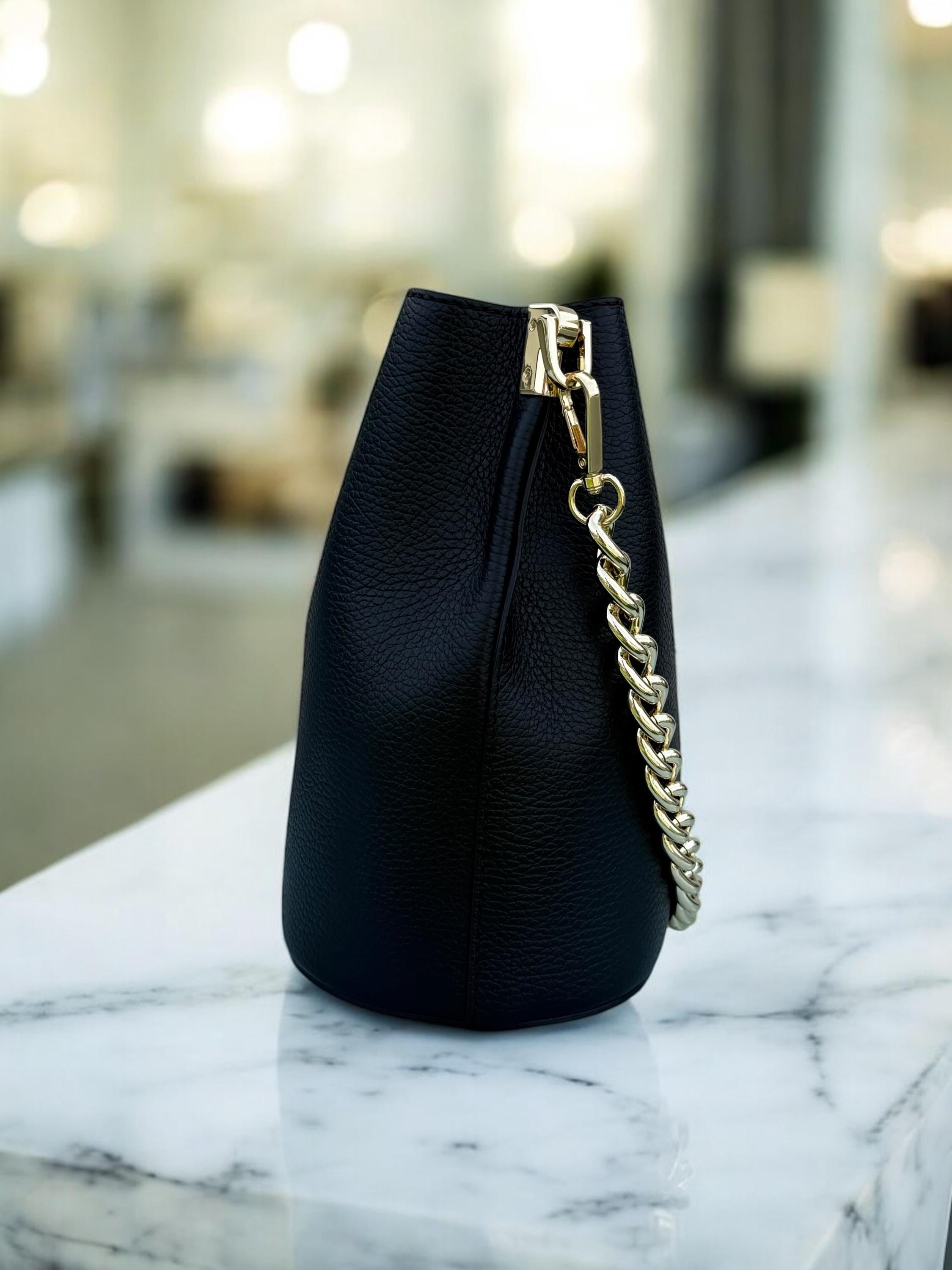 Bolso de cuero tipo bombonera