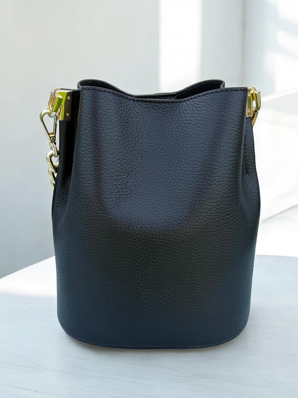 Bolso de cuero tipo bombonera