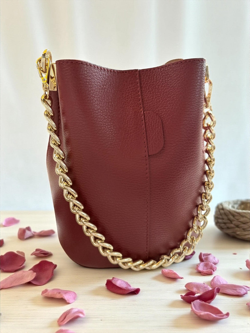 Bolso de cuero tipo bombonera