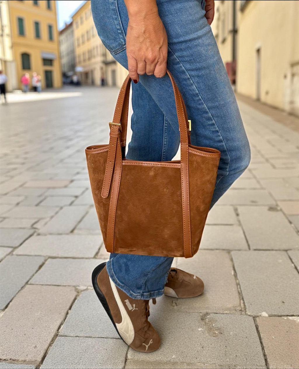 Bolso trapezoidal de ante y piel italiano marrón camel