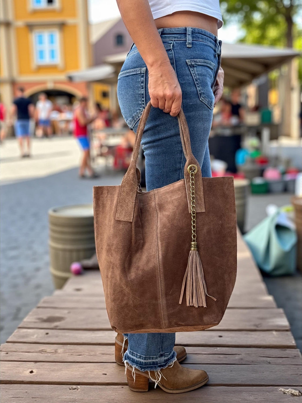 Bolso tote holgado de ante verde oliva con borla y bolsillo interior