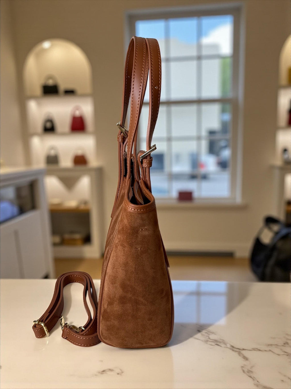 Bolso trapezoidal de ante y piel italiano marrón camel