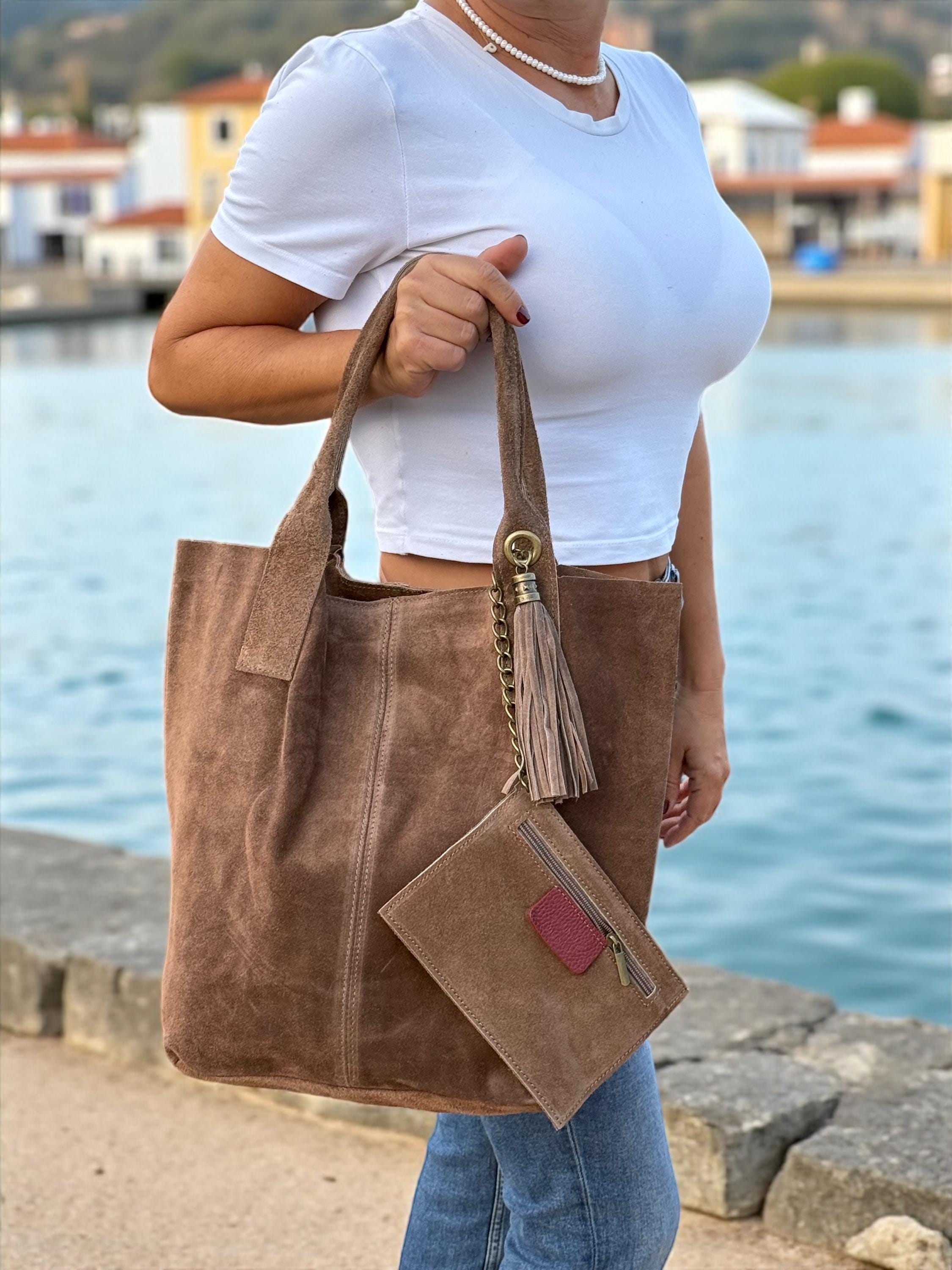 Bolso tote holgado de ante verde oliva con borla y bolsillo interior