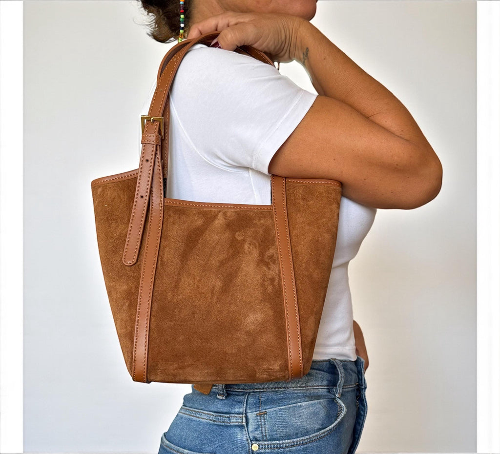 Bolso trapezoidal de ante y piel italiano marrón camel