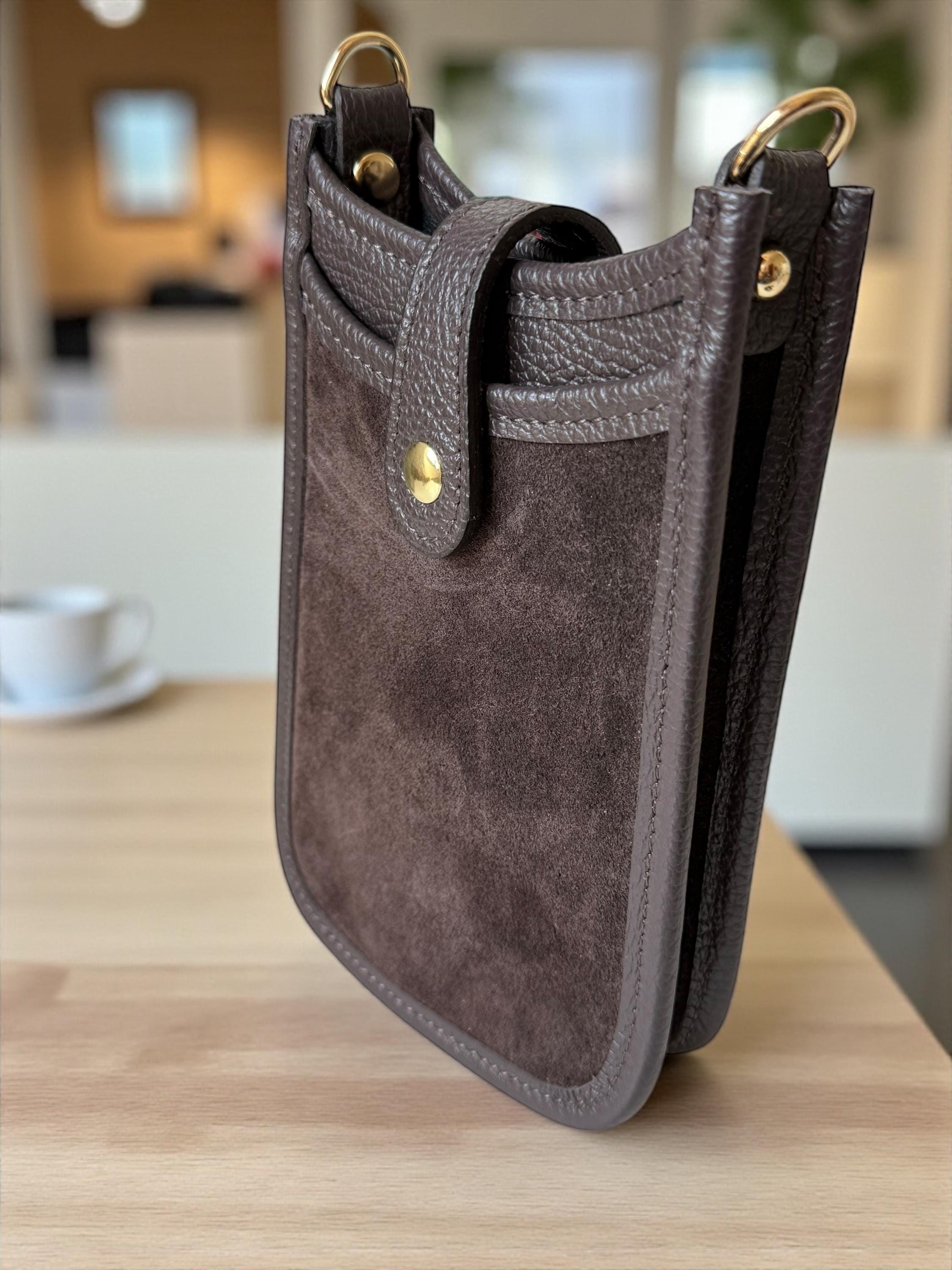 Mini bolso bandolera marrón para teléfono de ante y piel italiana