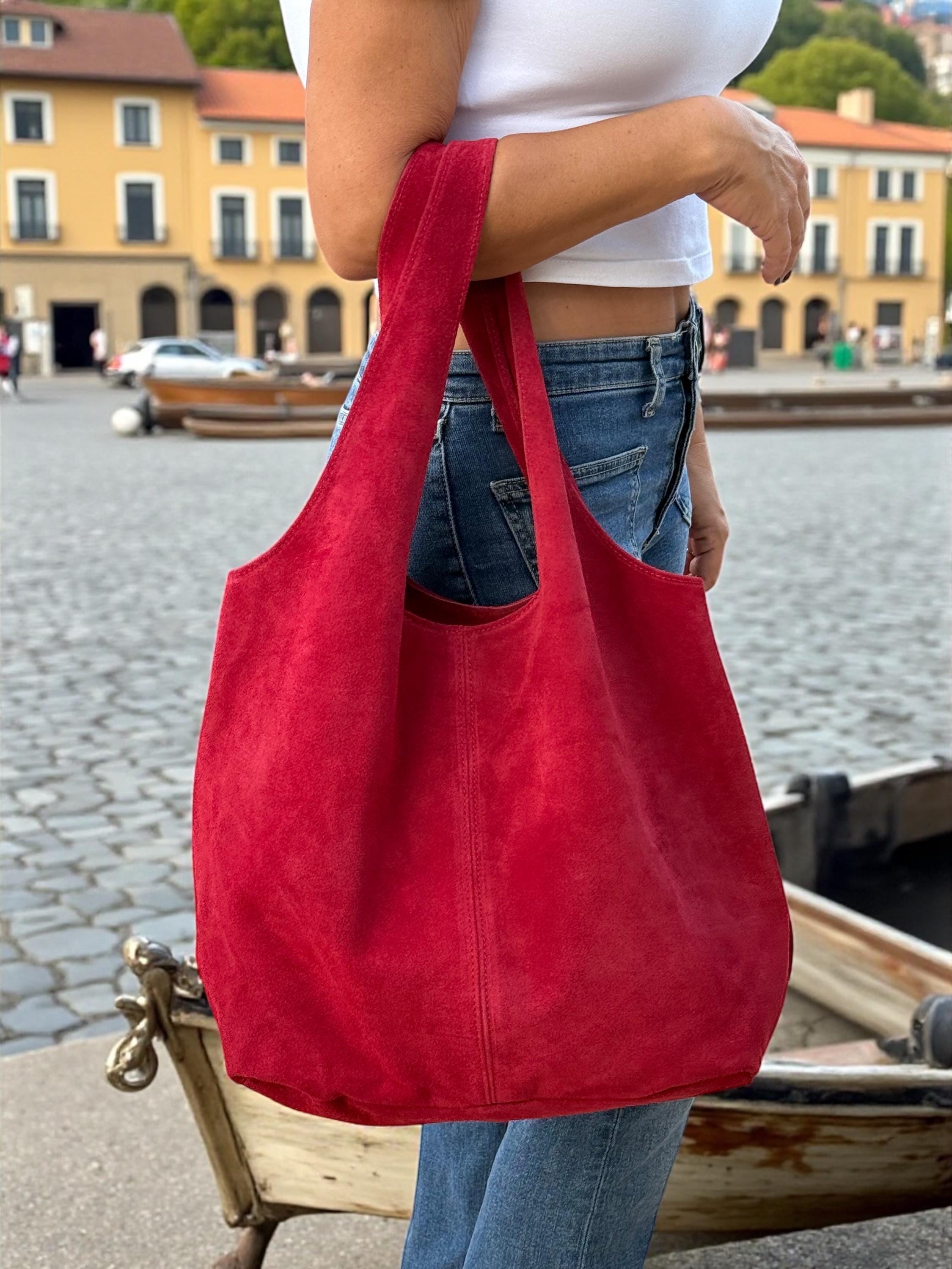 Bolso bohemio de ante rojo de gran tamaño –