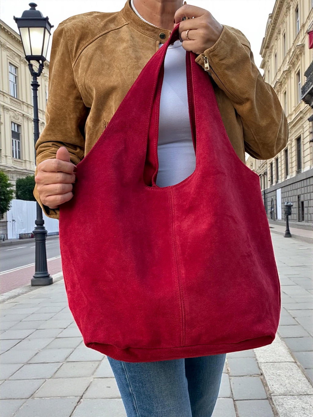 Bolso bohemio de ante rojo de gran tamaño –