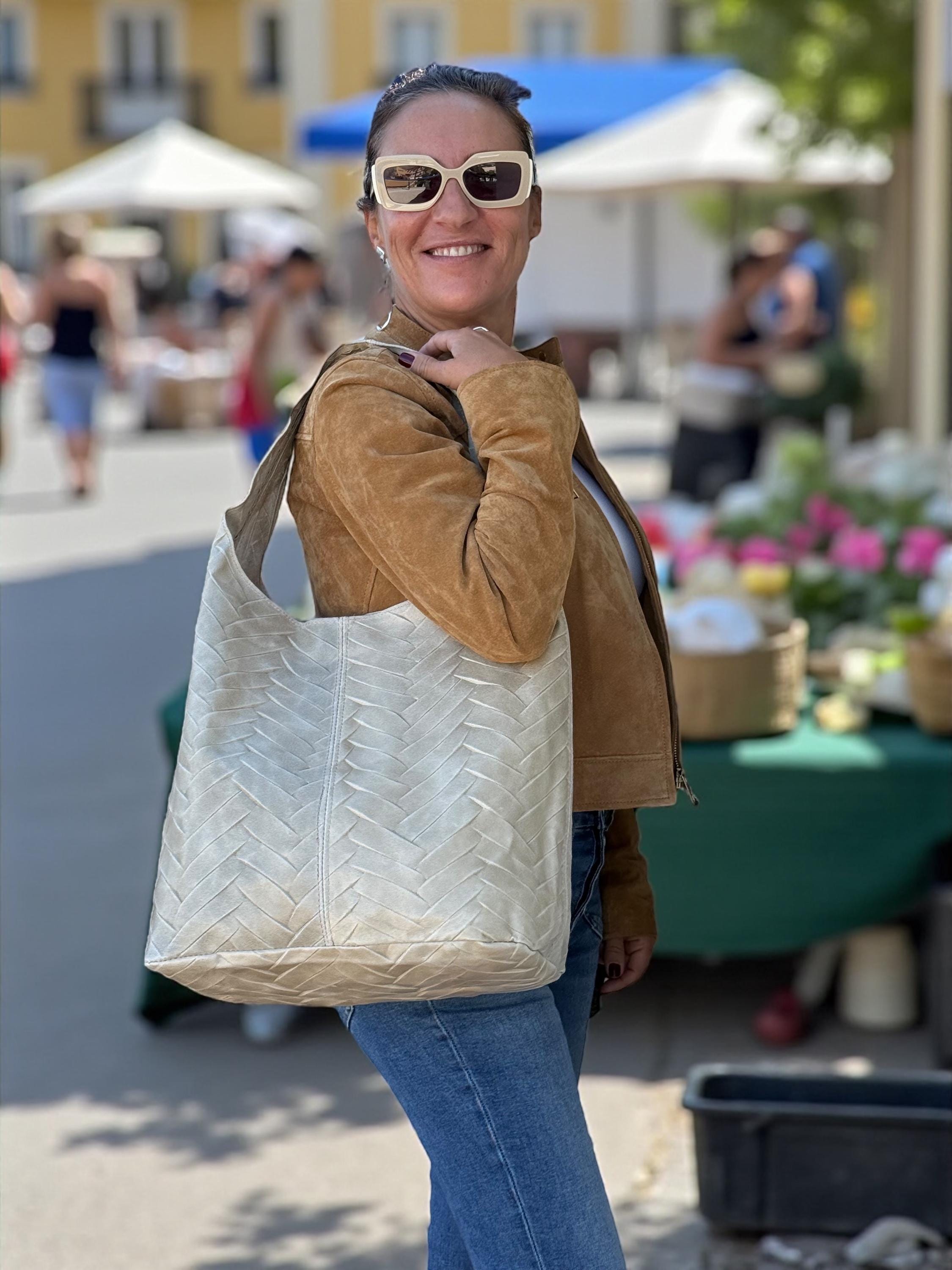 bolso hobo beige de piel auténtica con acolchado en espiga