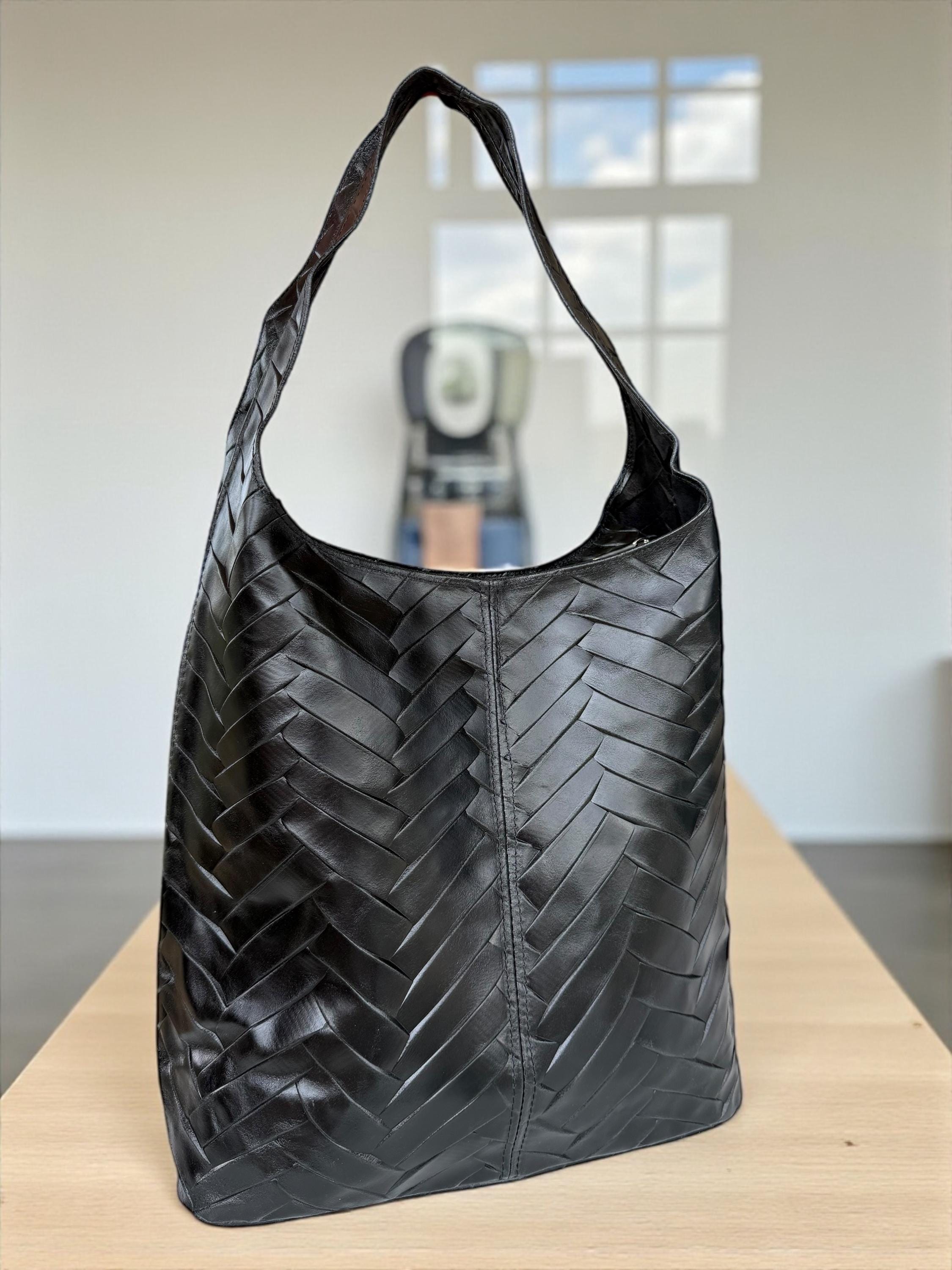 bolso hobo beige de piel auténtica con acolchado en espiga