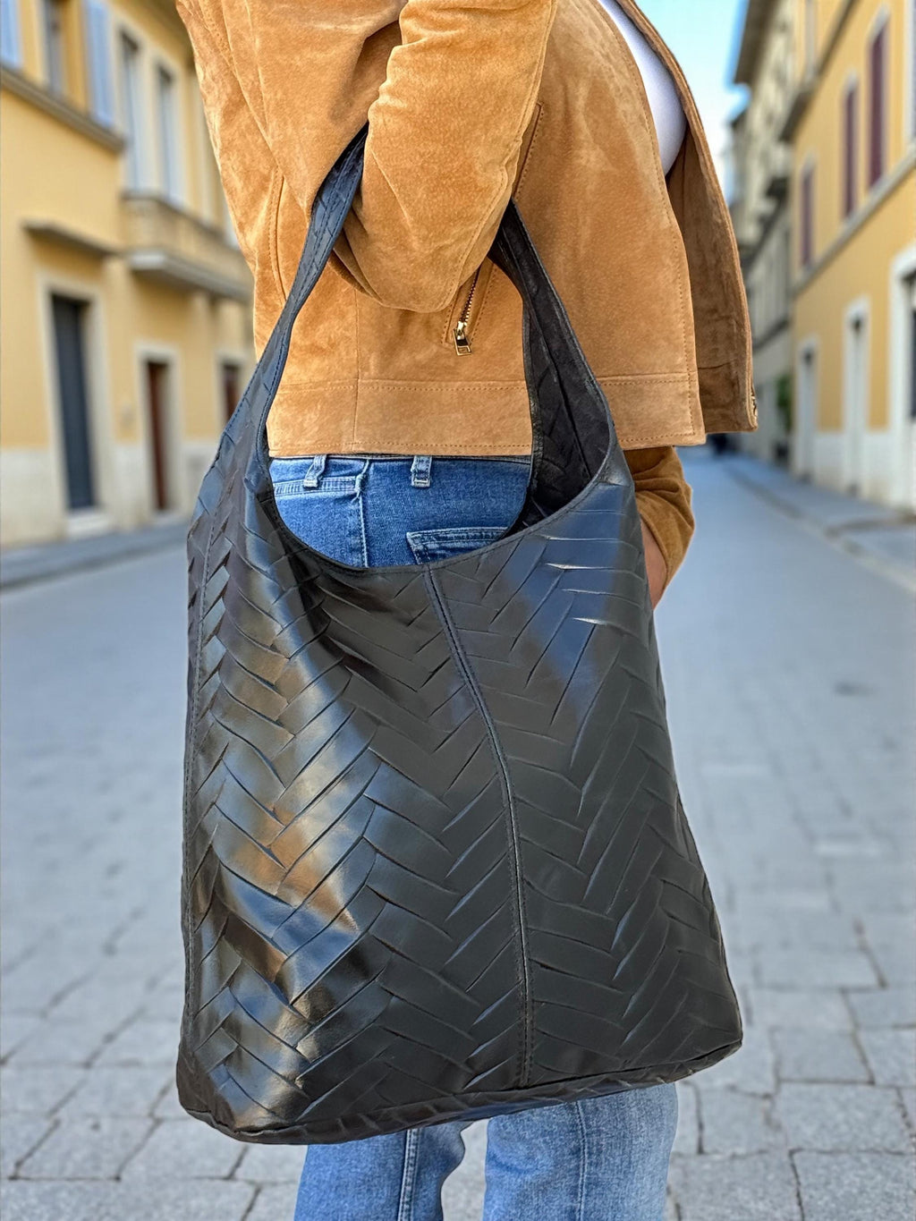 bolso hobo beige de piel auténtica con acolchado en espiga