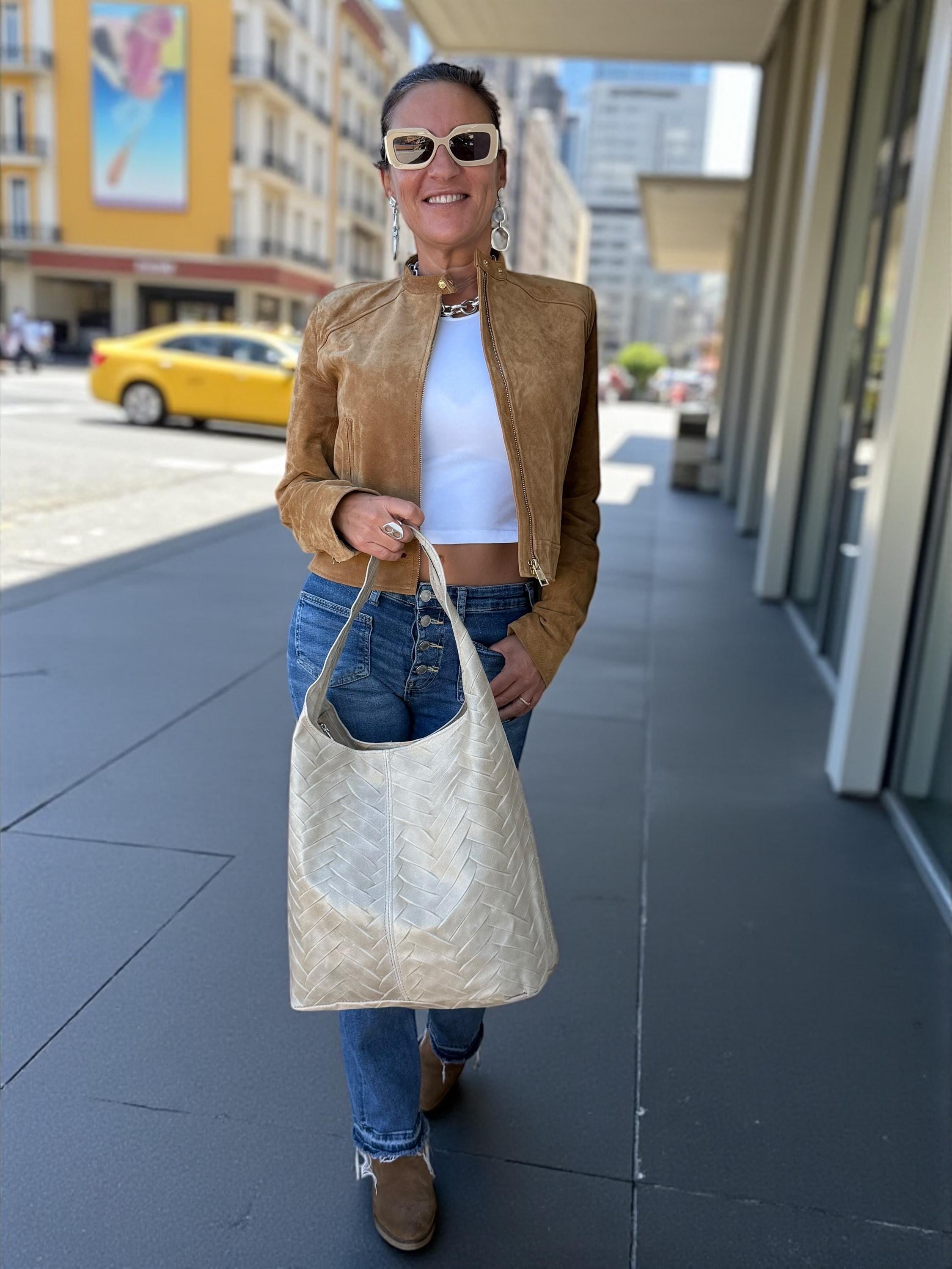 bolso hobo beige de piel auténtica con acolchado en espiga