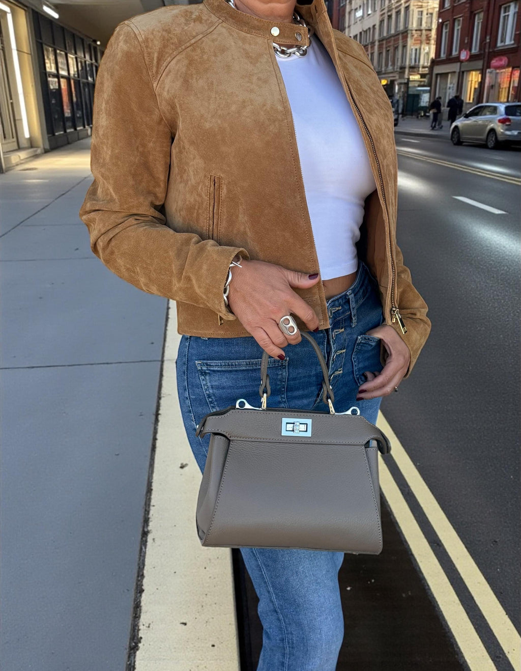 Bolso de piel granulada estilo clásico color toupe