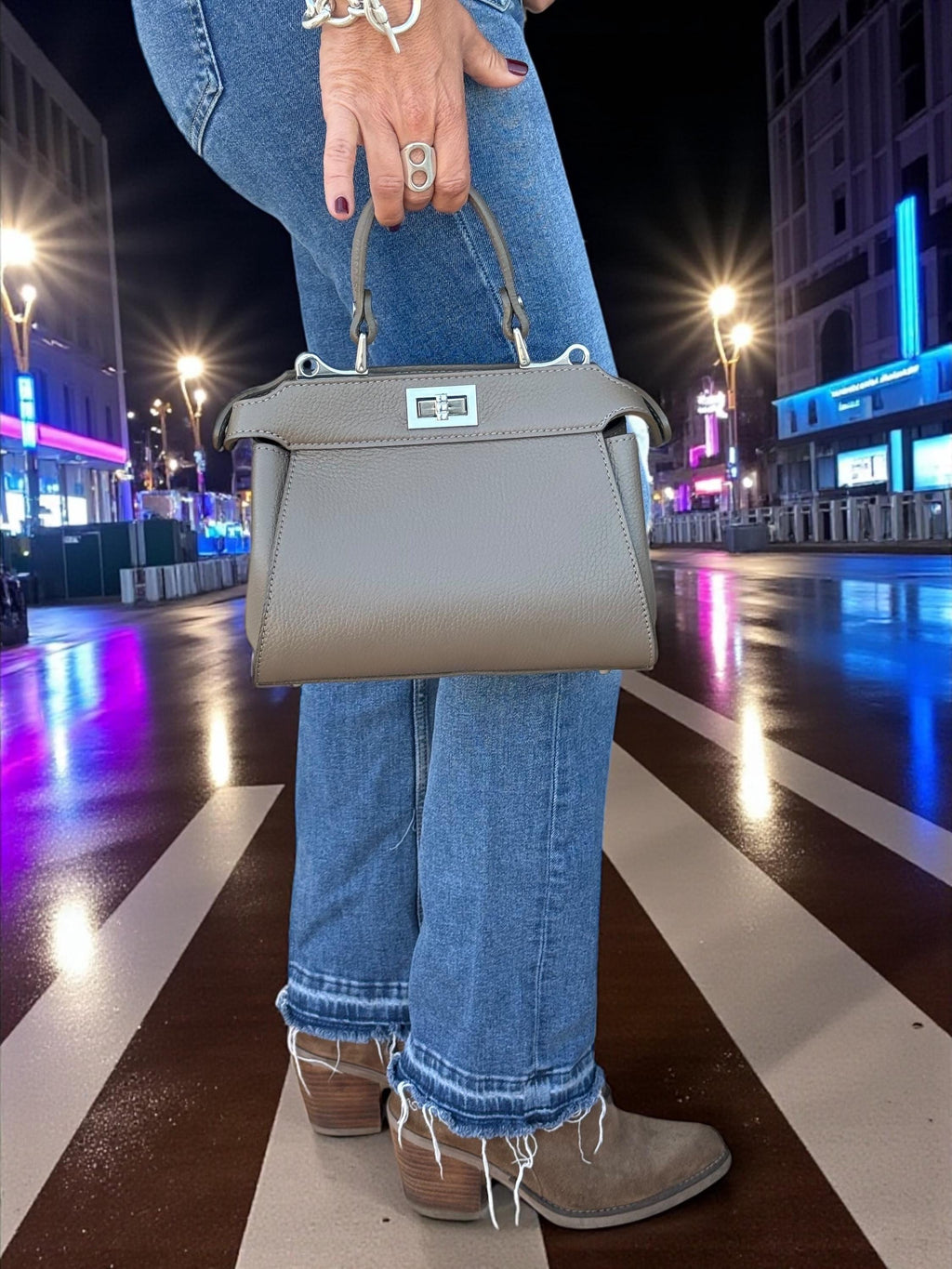 Bolso de piel granulada estilo clásico color toupe