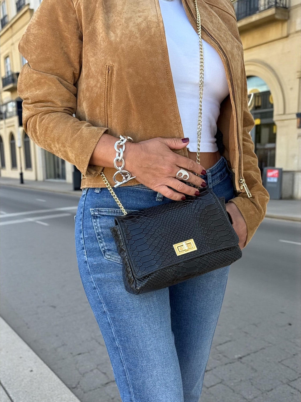 Bolso bandolera mini negro de piel auténtica repujada