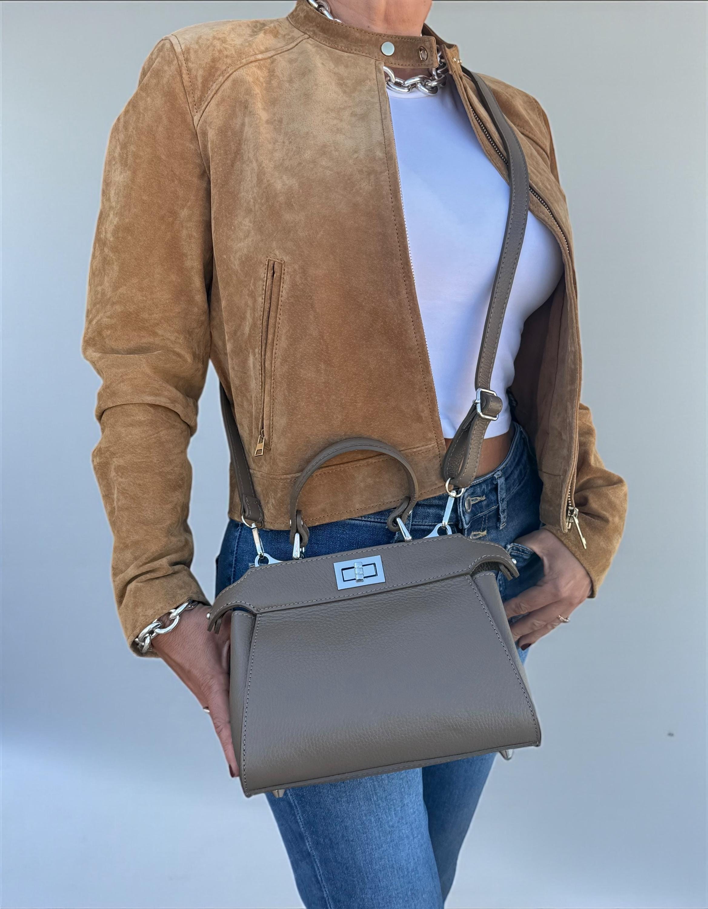 Bolso de piel granulada estilo clásico color toupe