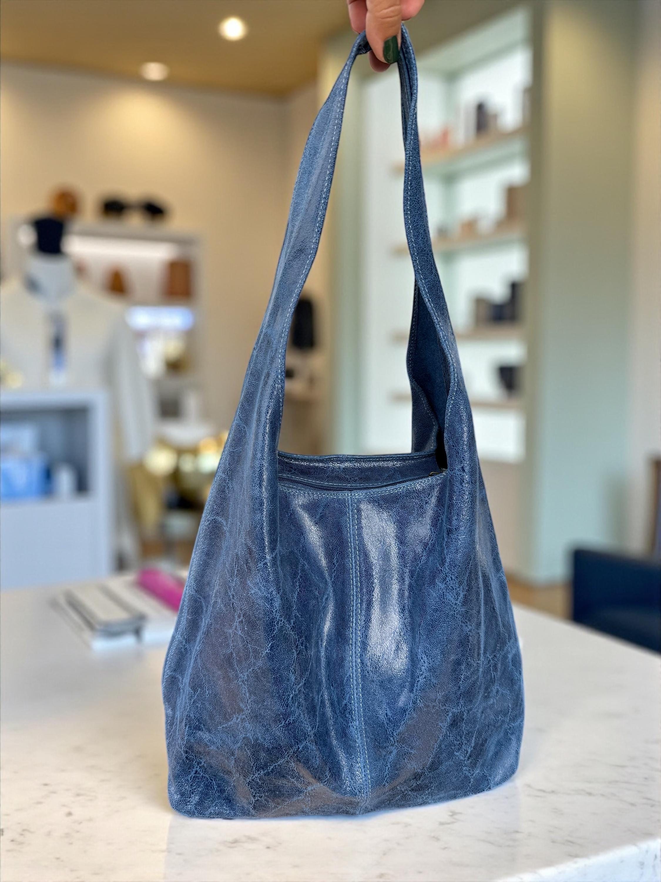 Bolso hobo azul de piel auténtica con diseño holgado