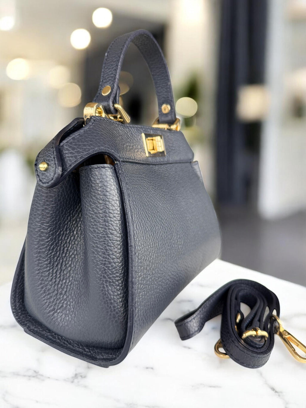 Bolso de piel granulada estilo clásico color toupe