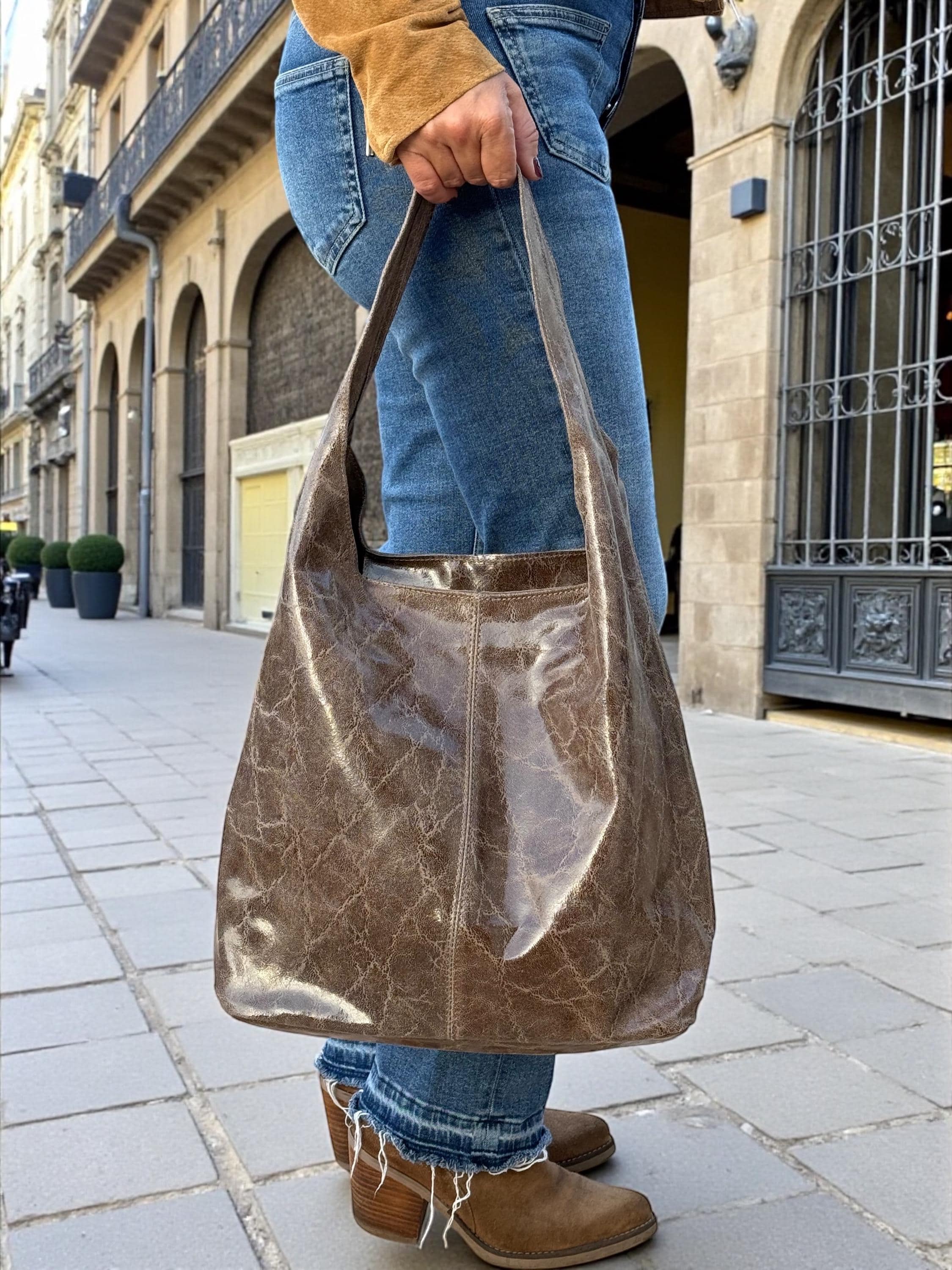 Bolso hobo holgado de piel auténtica marrón