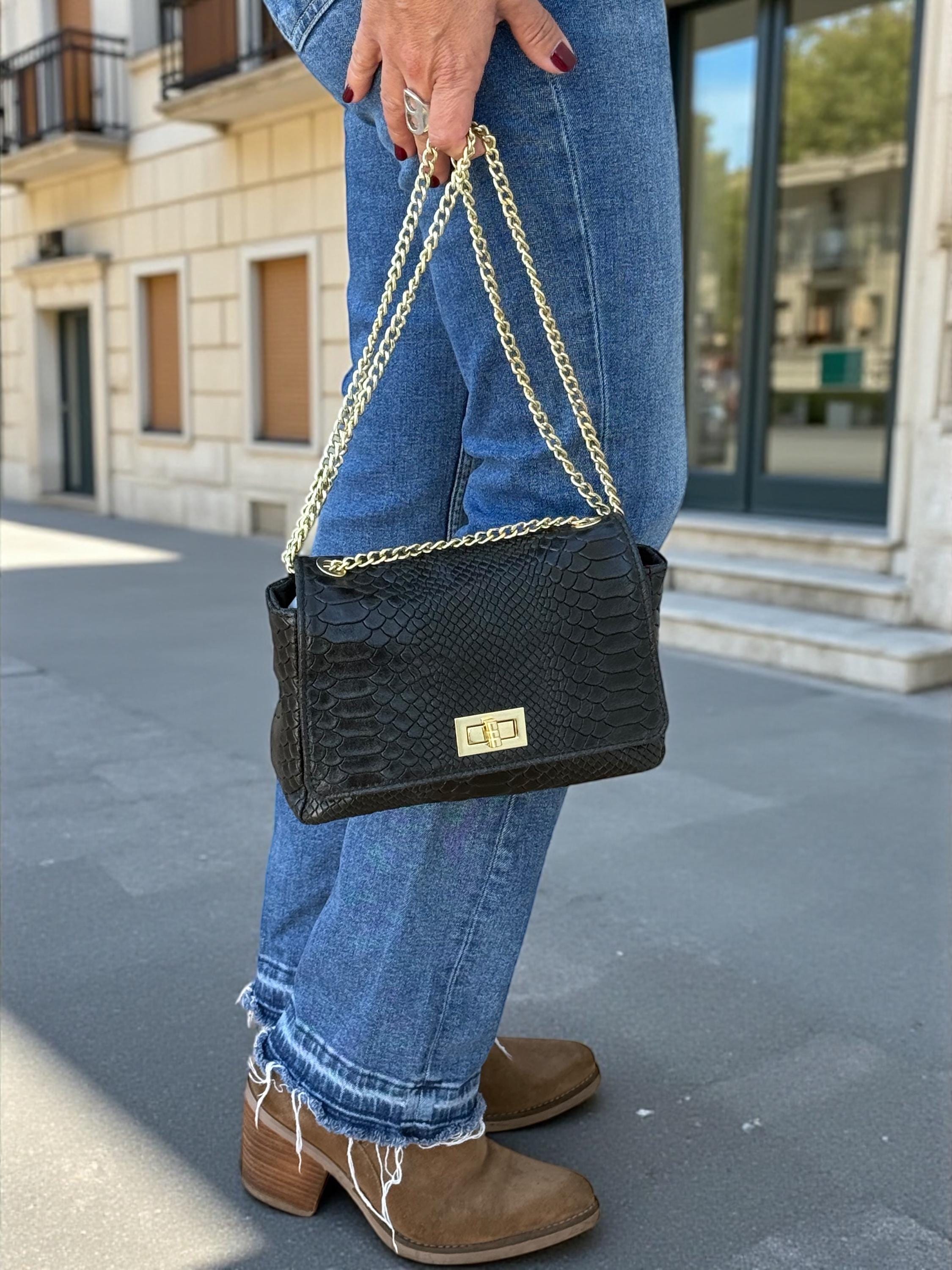 Bolso bandolera mini negro de piel auténtica repujada