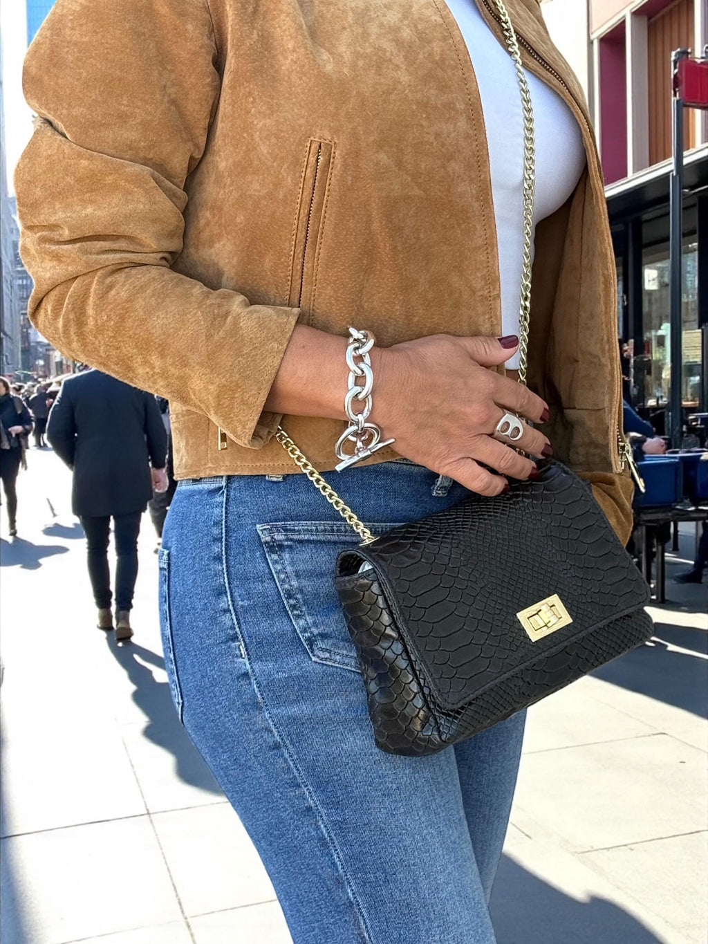 Bolso bandolera mini negro de piel auténtica repujada