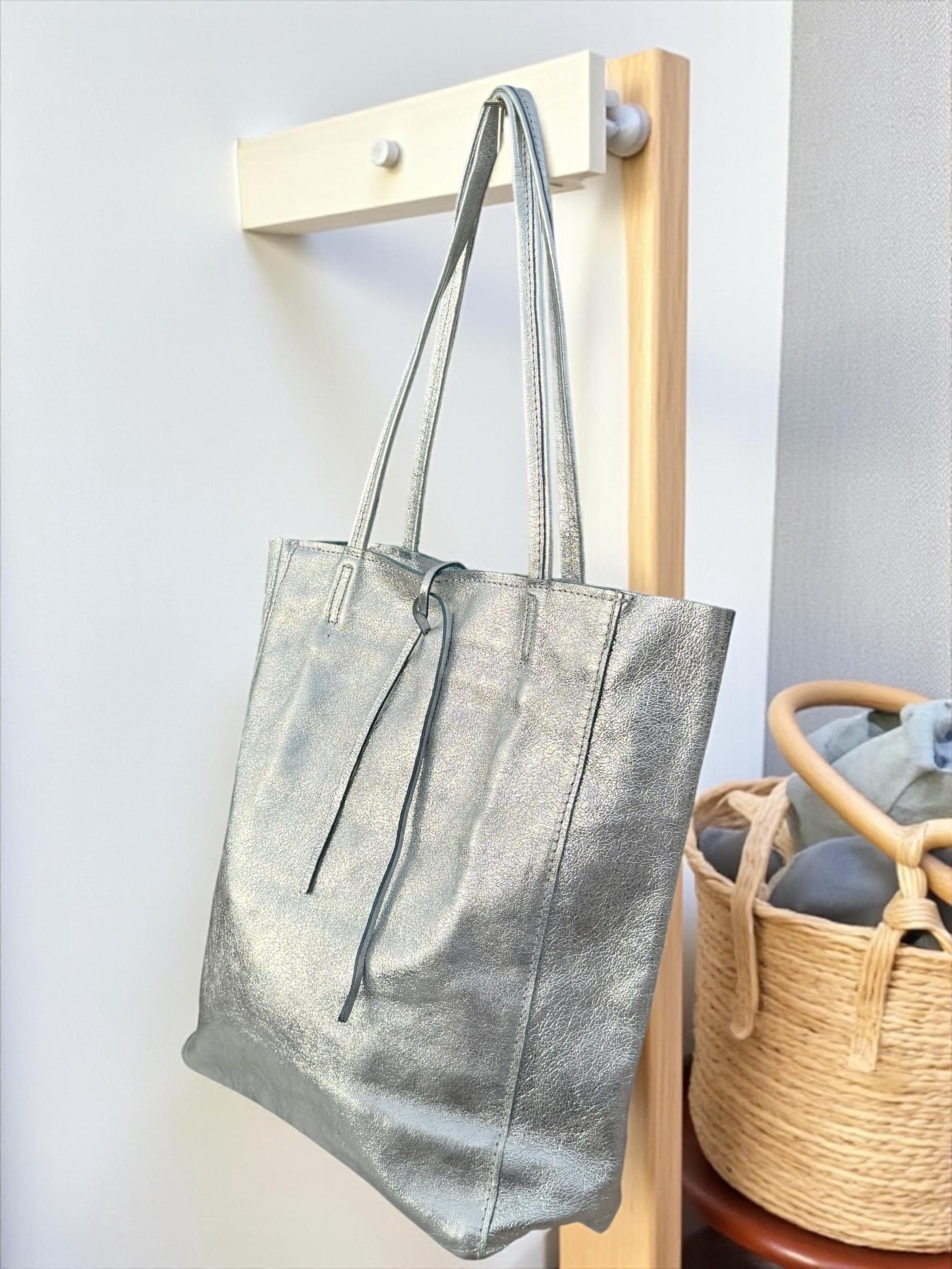 Bolso tote grande de piel auténtica metalizada dorada