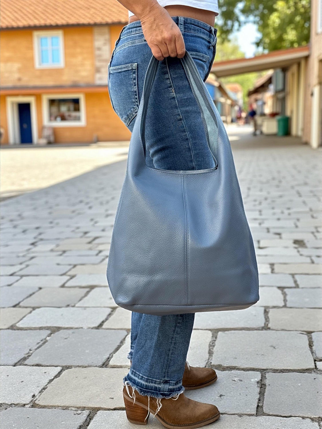 Bolso hobo grande de piel auténtica granulada azul