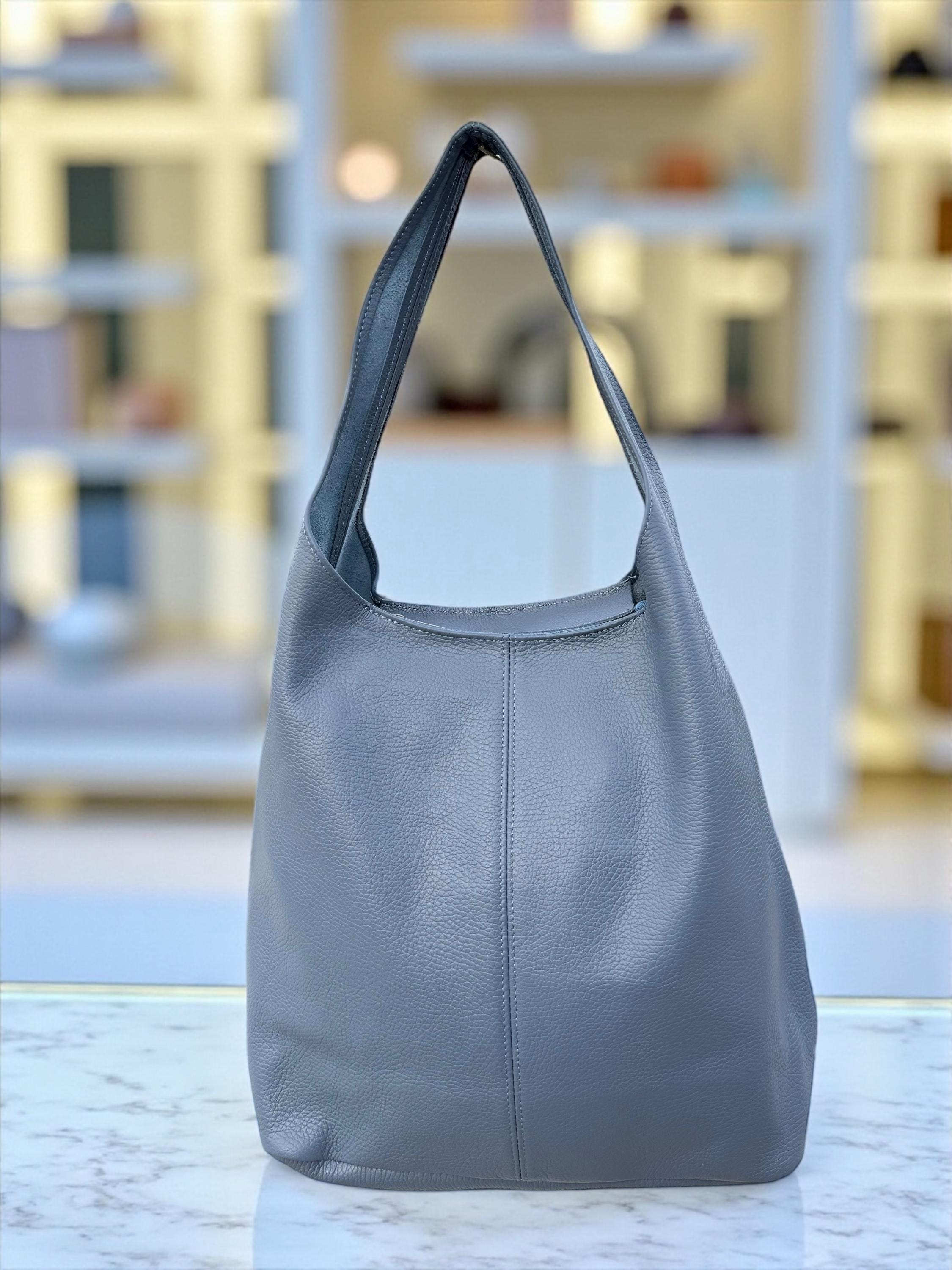 Bolso hobo grande de piel auténtica granulada azul