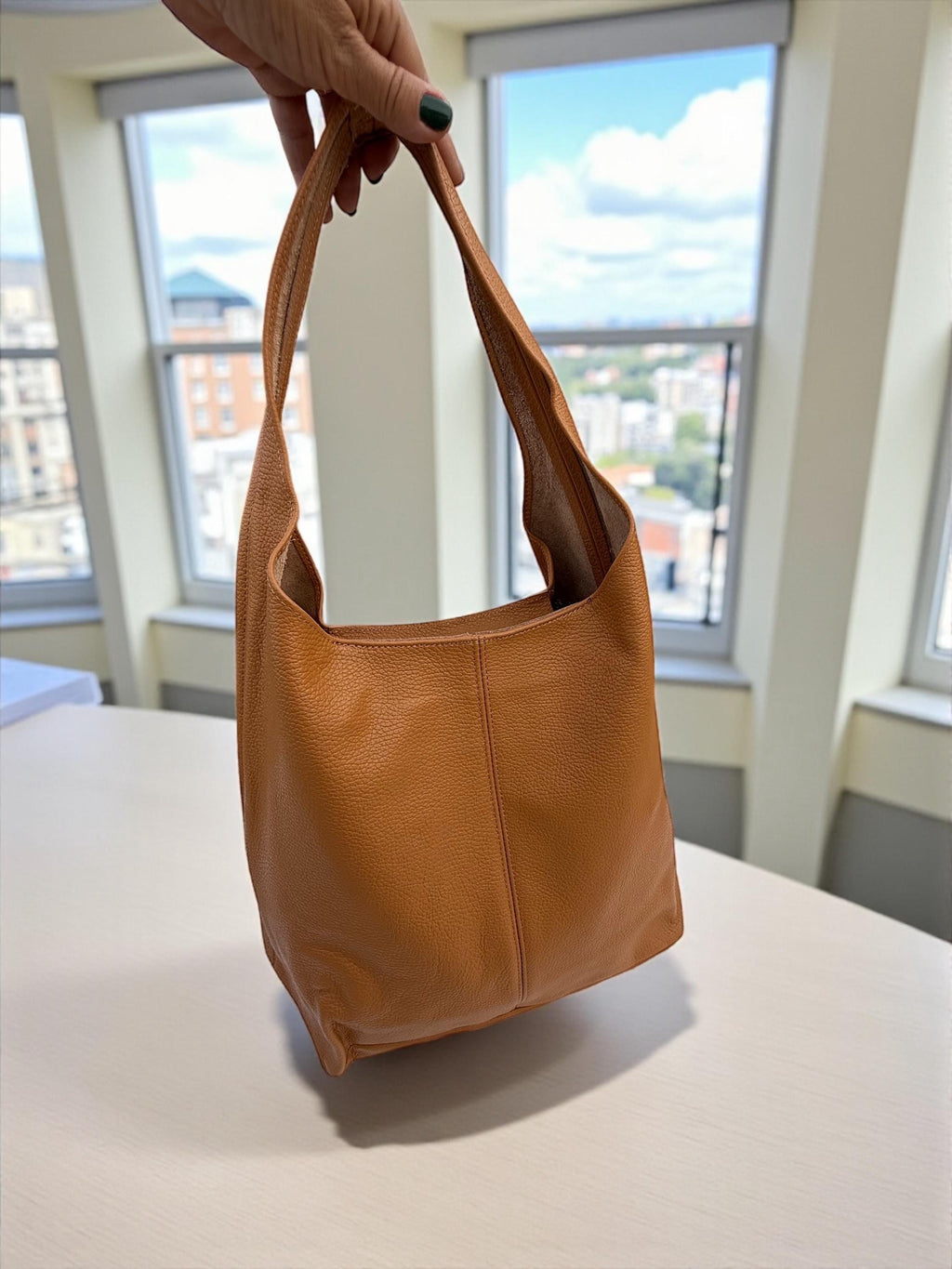 Bolso hobo grande de piel auténtica granulada azul