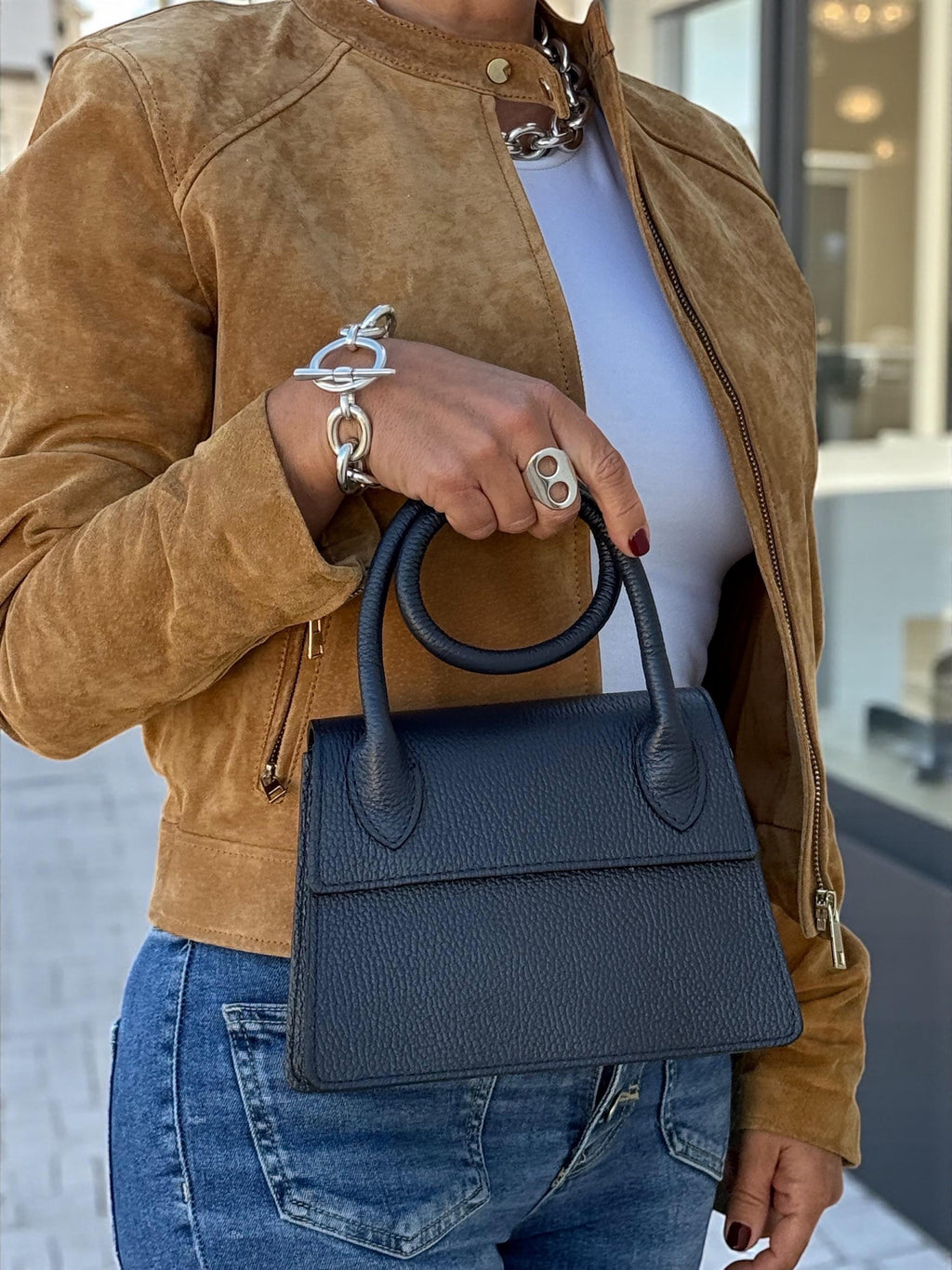 Bolso de mano estructurado de piel Pebbel en azul marino oscuro