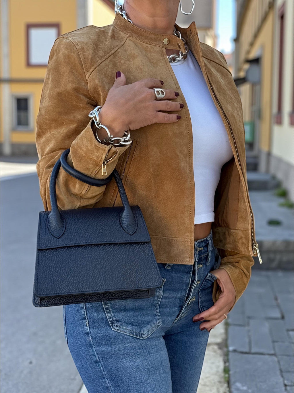 Bolso de mano estructurado de piel Pebbel en azul marino oscuro