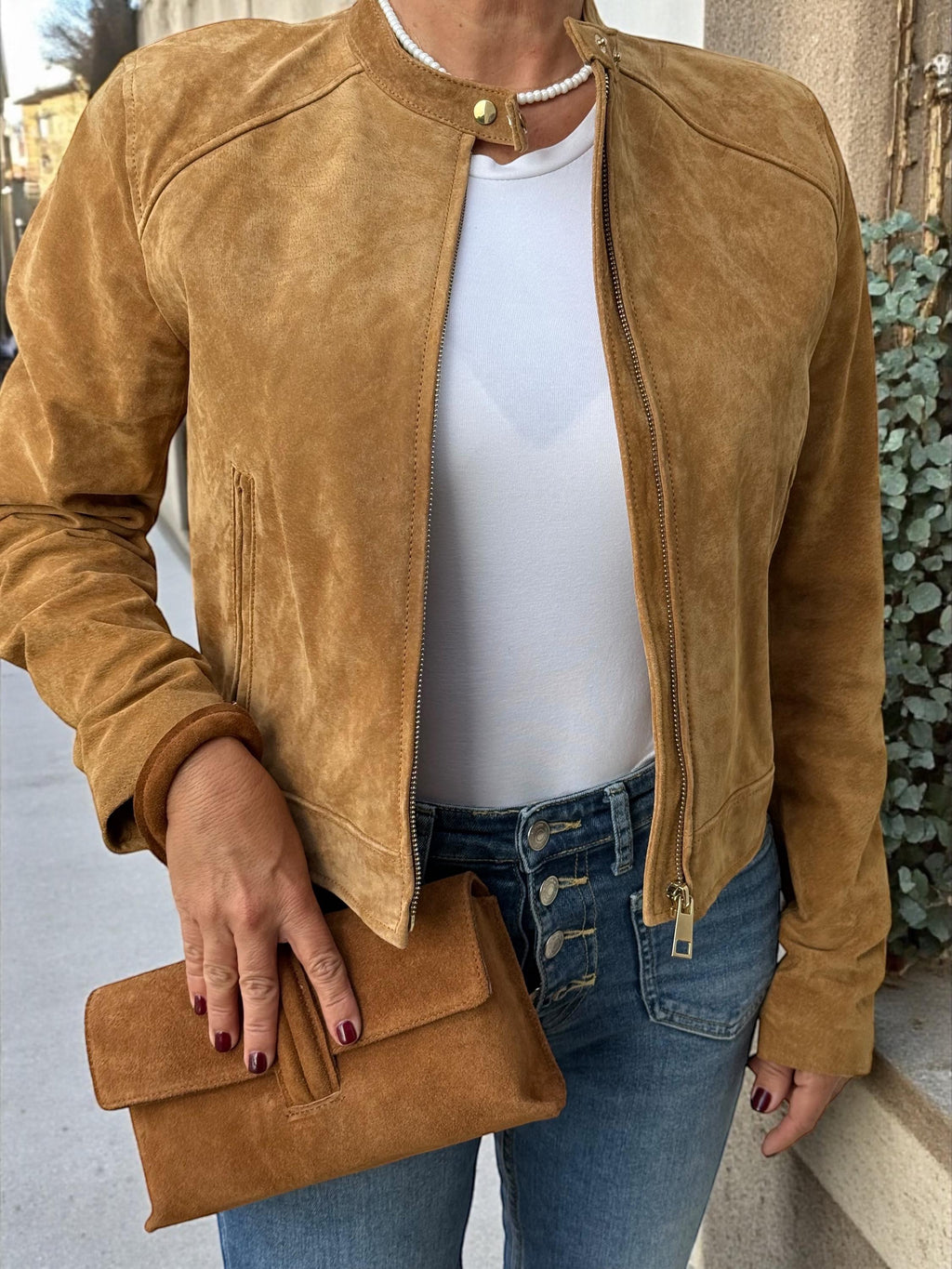 Bolso de mano con asa de nudo en ante camel