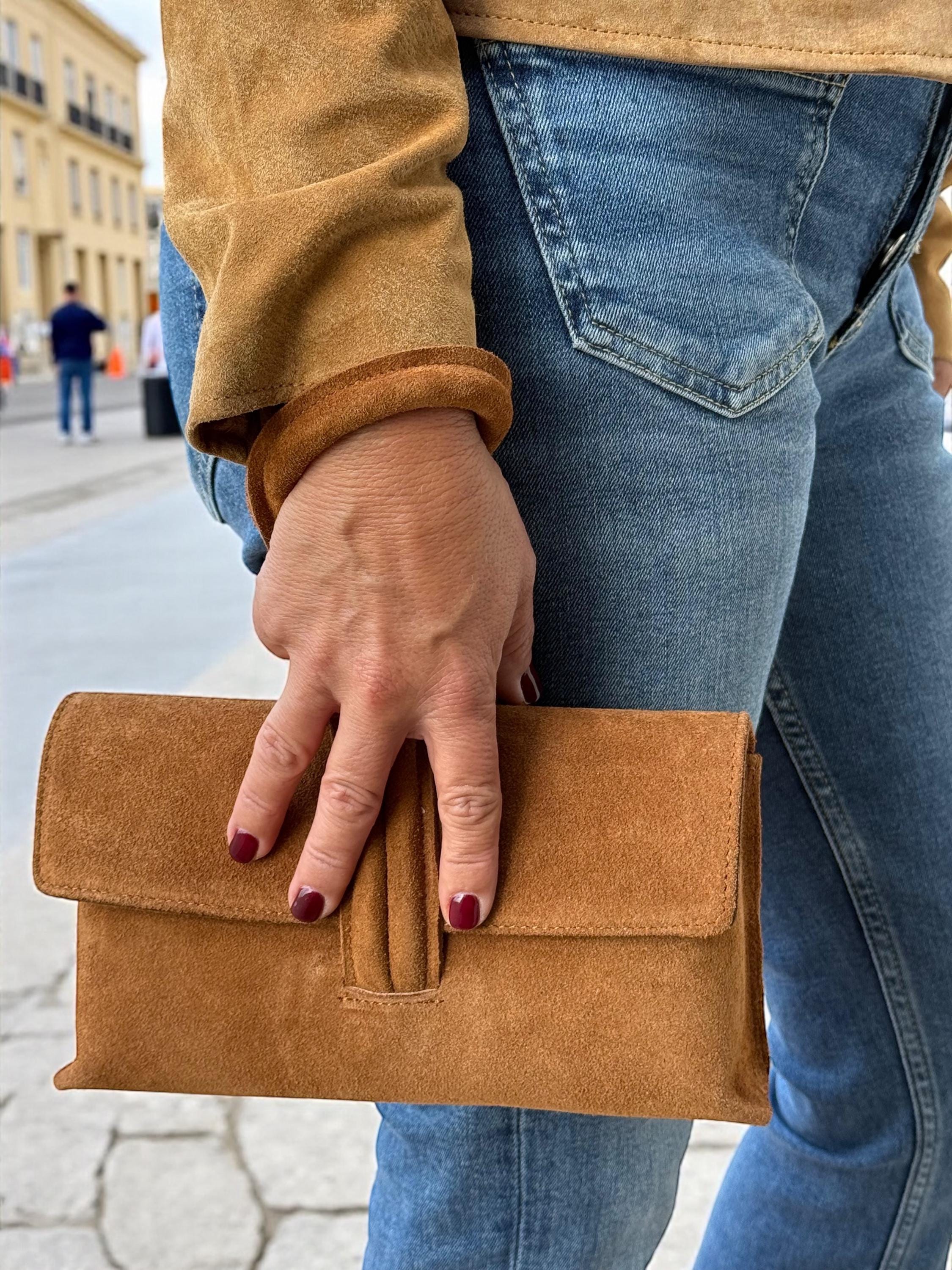 Bolso de mano con asa de nudo en ante camel