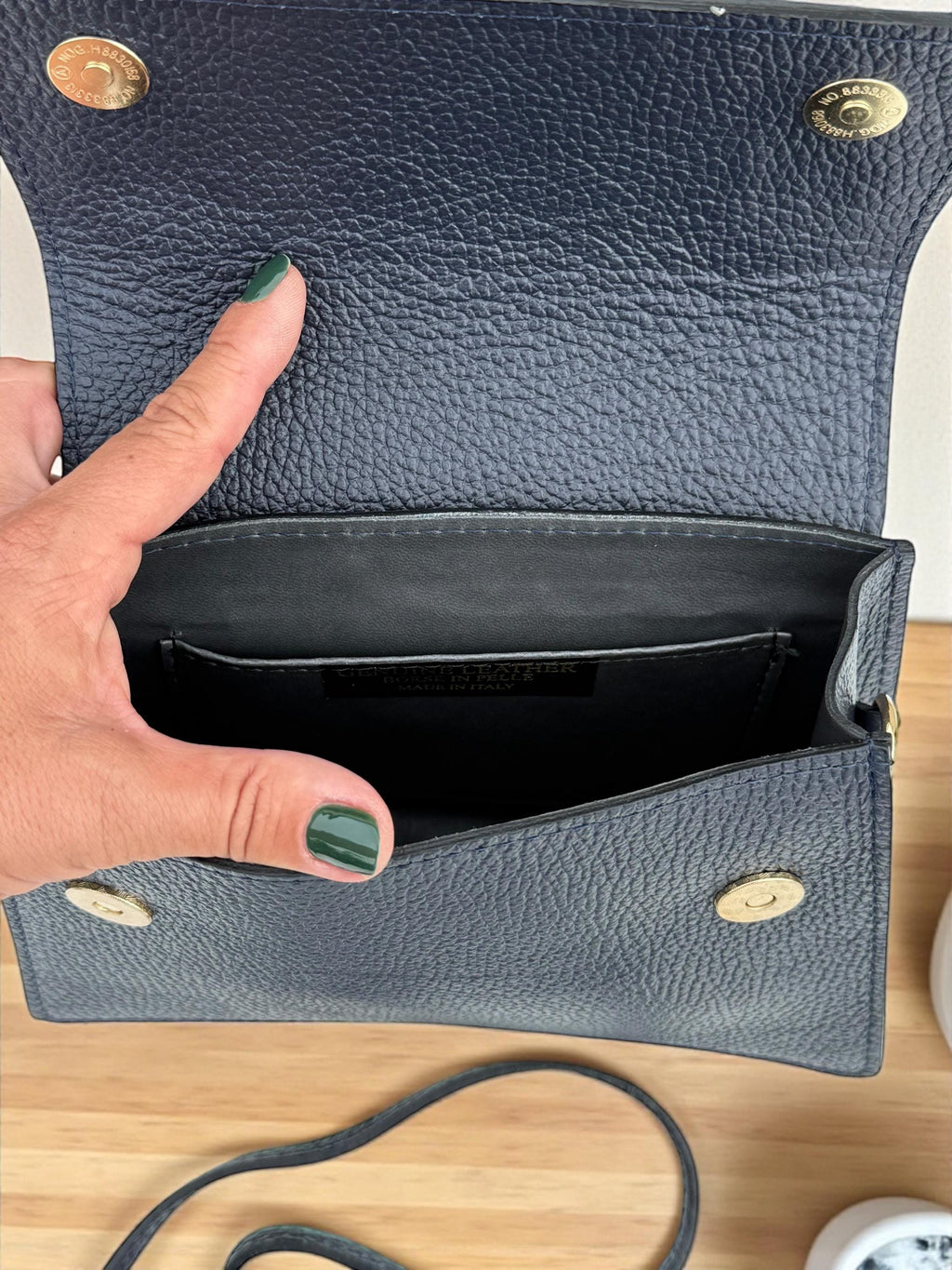 Bolso de mano estructurado de piel Pebbel en azul marino oscuro