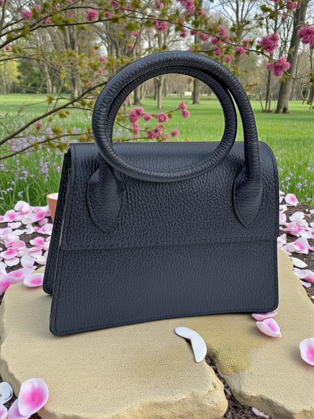 Bolso de mano estructurado de piel Pebbel en azul marino oscuro