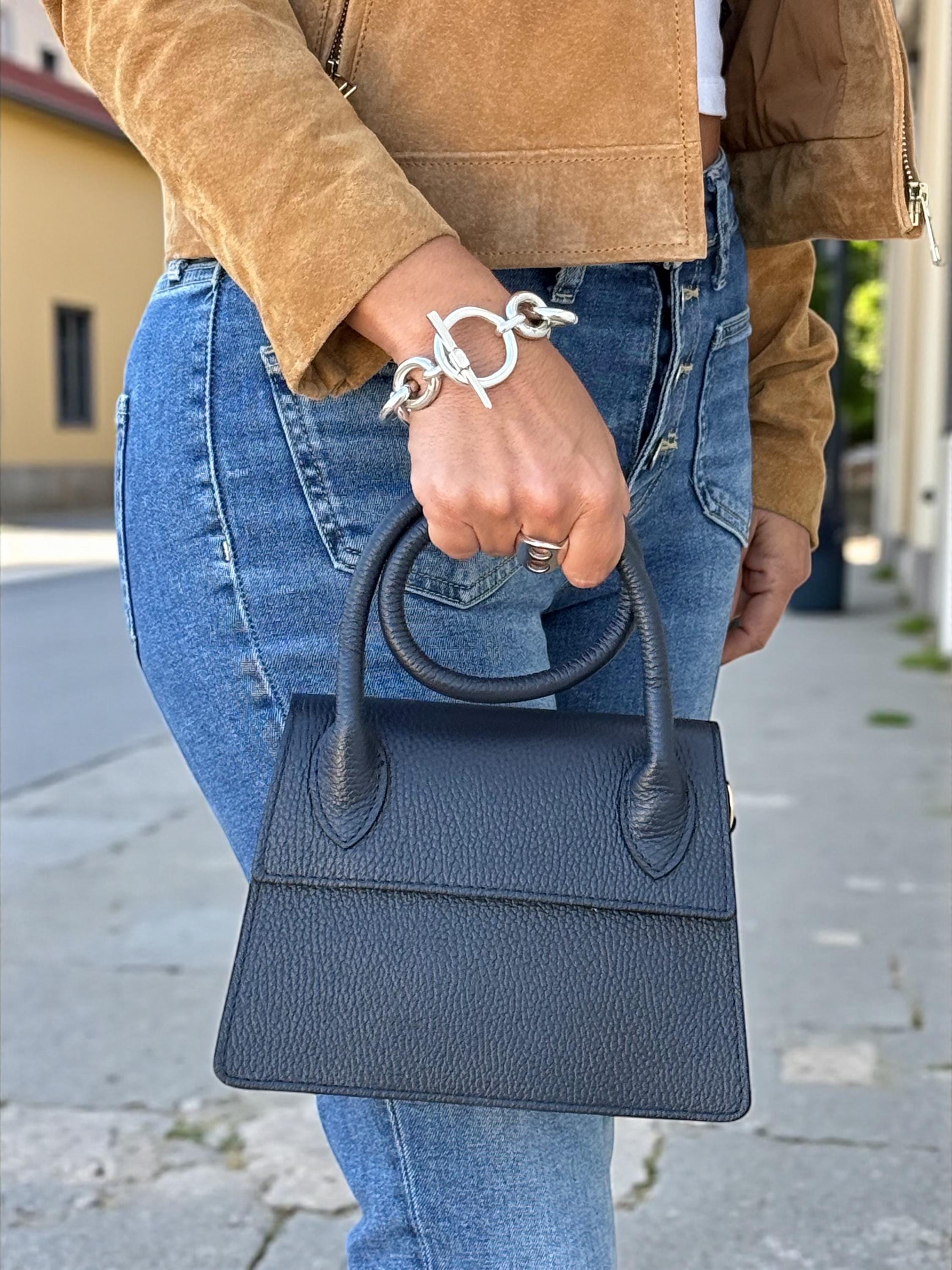 Bolso de mano estructurado de piel Pebbel en azul marino oscuro
