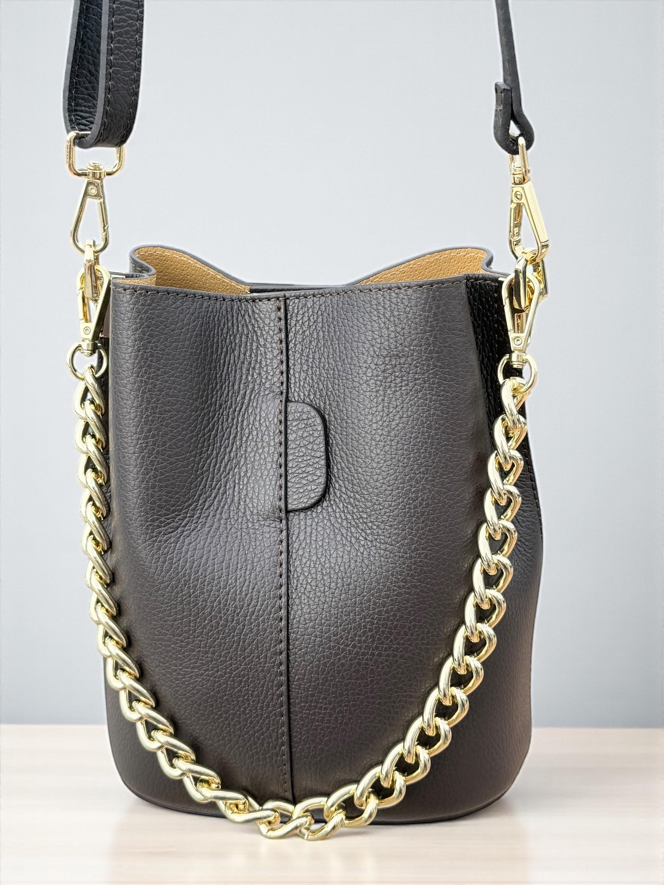 Bolso tipo cubo de piel auténtica color chocolate oscuro