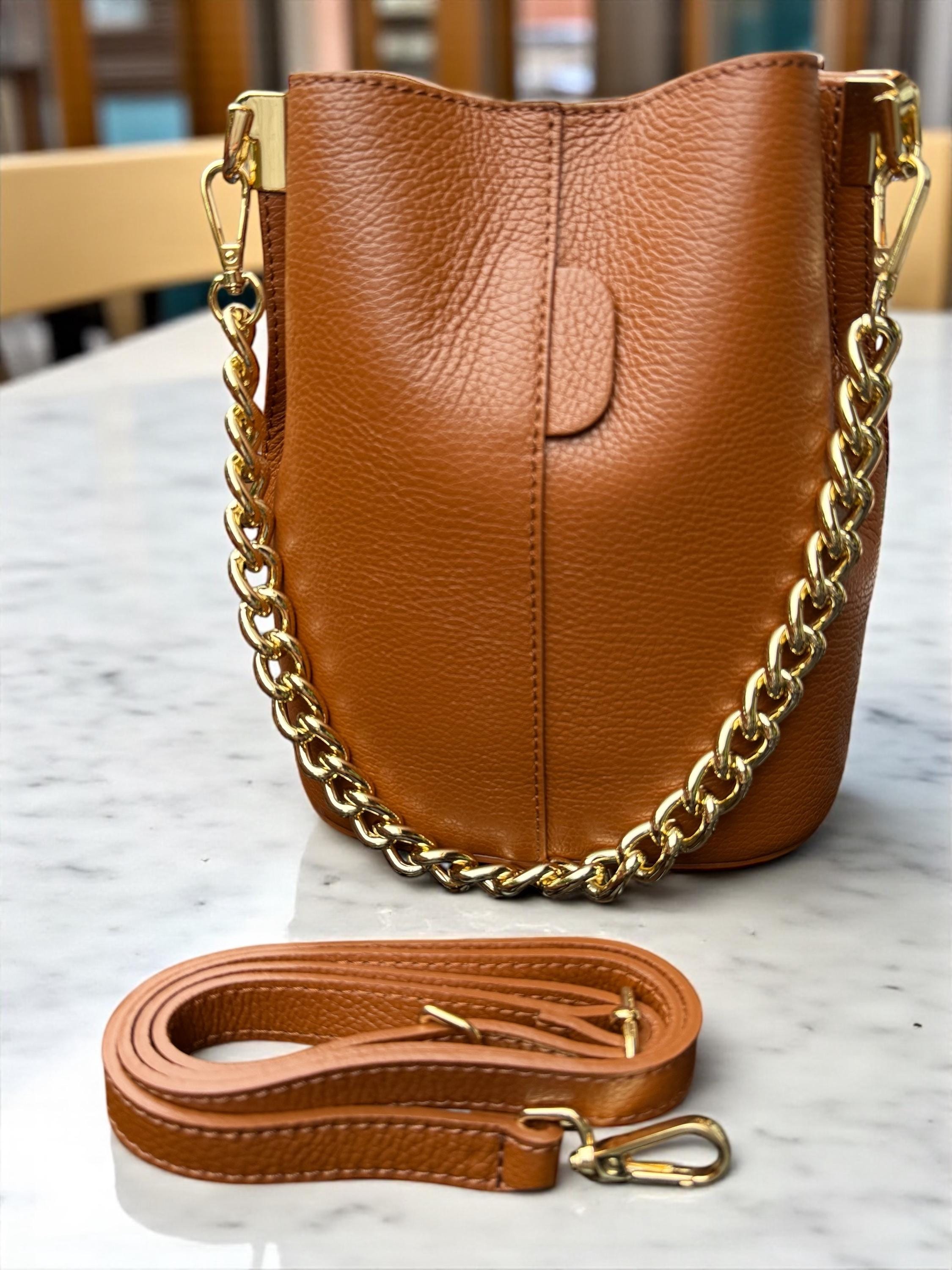 Bolso tipo cubo de piel auténtica color chocolate oscuro