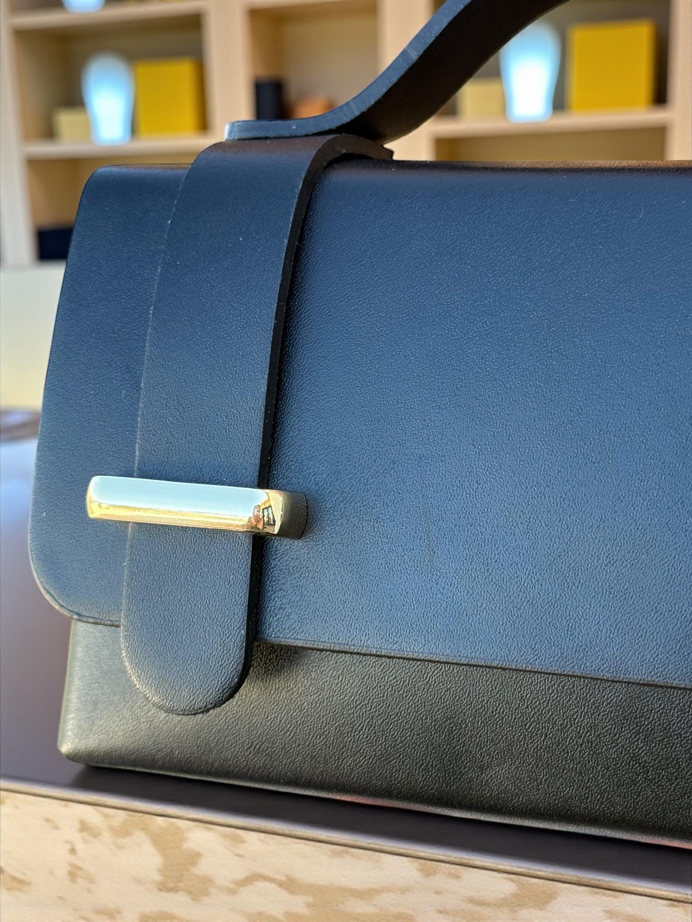 Bolso mini caja estructurado de piel